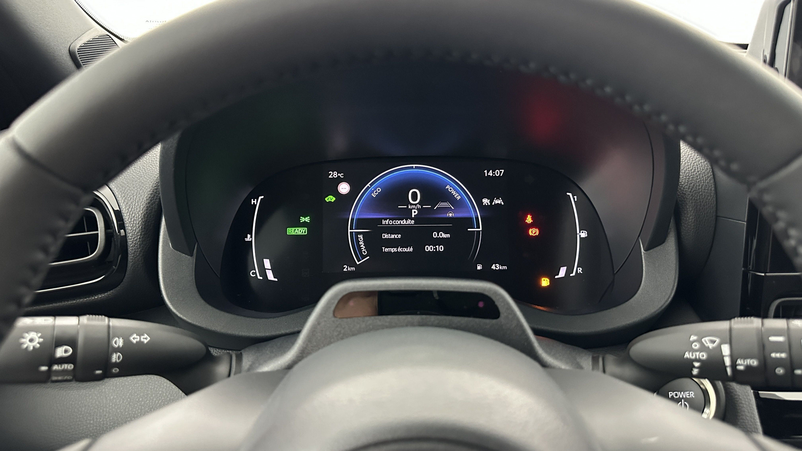 Vente en ligne Toyota Yaris Cross YARIS CROSS 1.5 Hybride 130h Design e-CVT au prix de 28 900 €