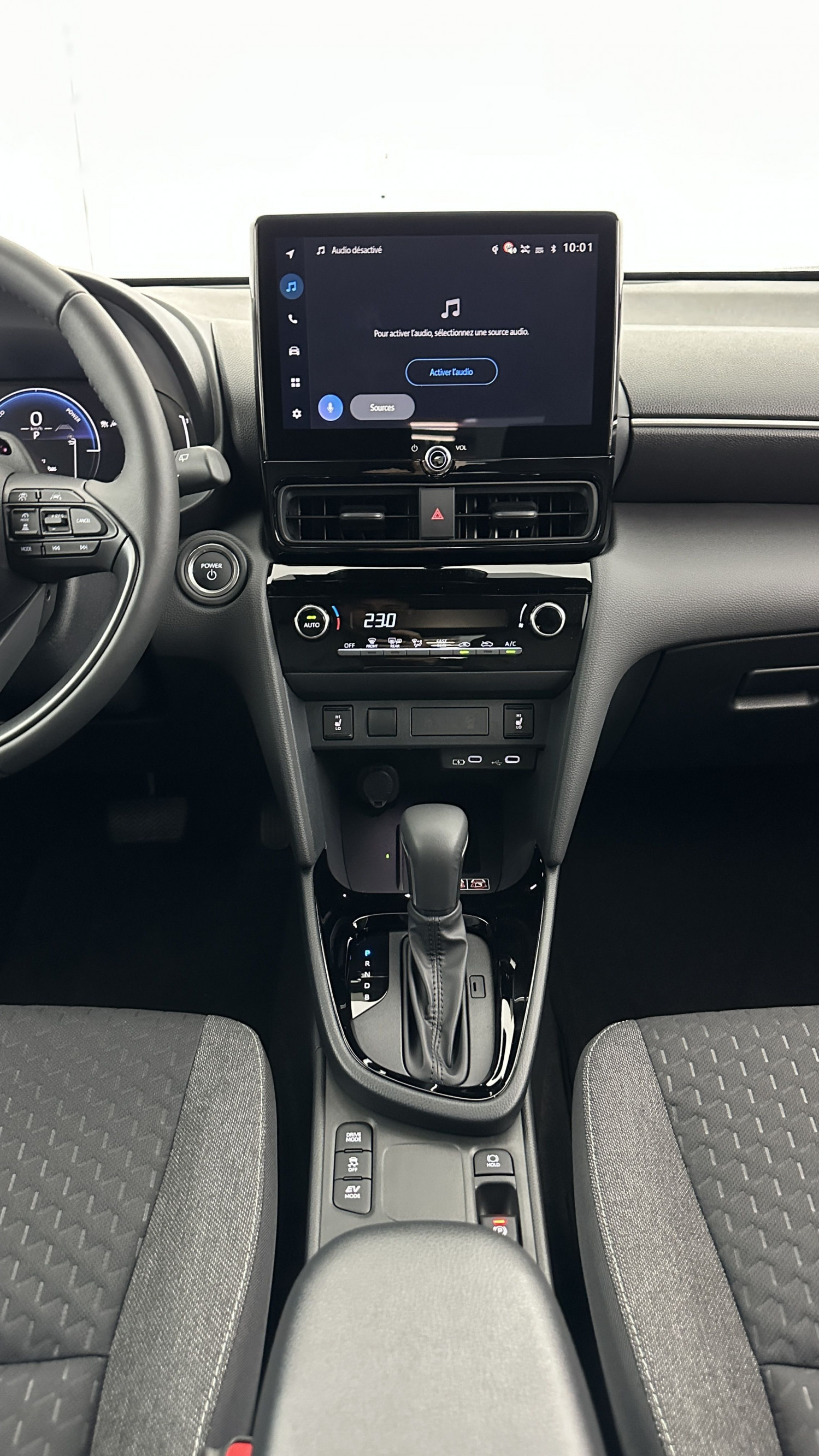 Vente en ligne Toyota Yaris Cross YARIS CROSS 1.5 Hybride 130h Design e-CVT au prix de 28 900 €