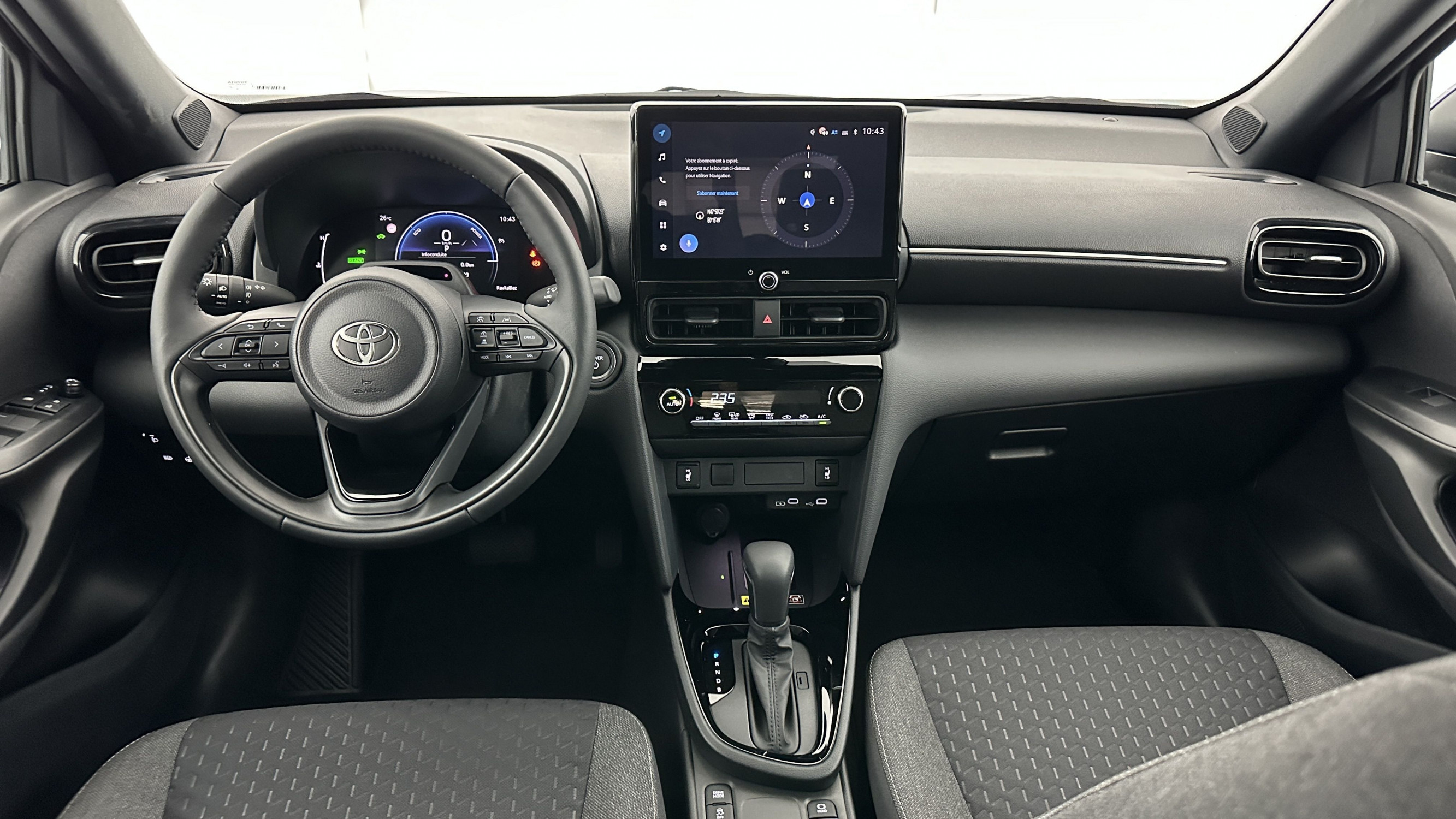 Vente en ligne Toyota Yaris Cross YARIS CROSS 1.5 Hybride 130h Design e-CVT au prix de 28 900 €