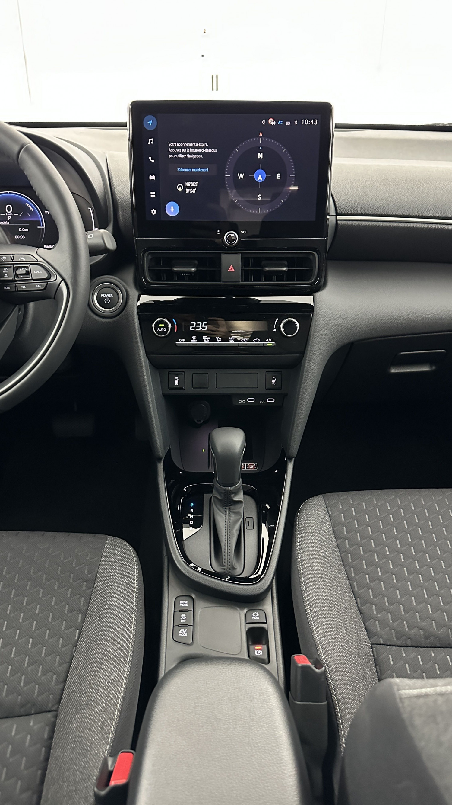 Vente en ligne Toyota Yaris Cross YARIS CROSS 1.5 Hybride 130h Design e-CVT au prix de 28 900 €