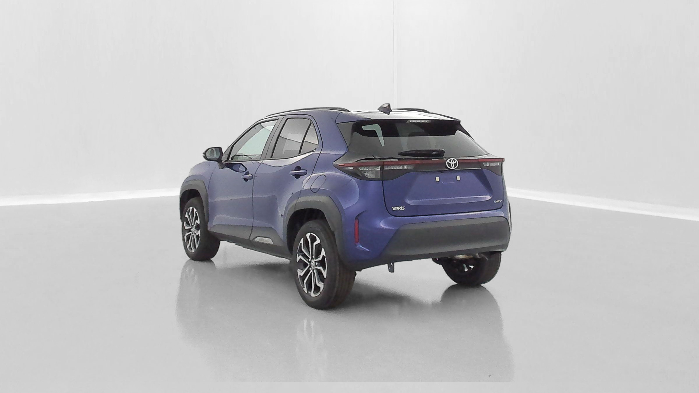 Vente en ligne Toyota Yaris Cross YARIS CROSS 1.5 Hybride 130h Design e-CVT au prix de 28 900 €