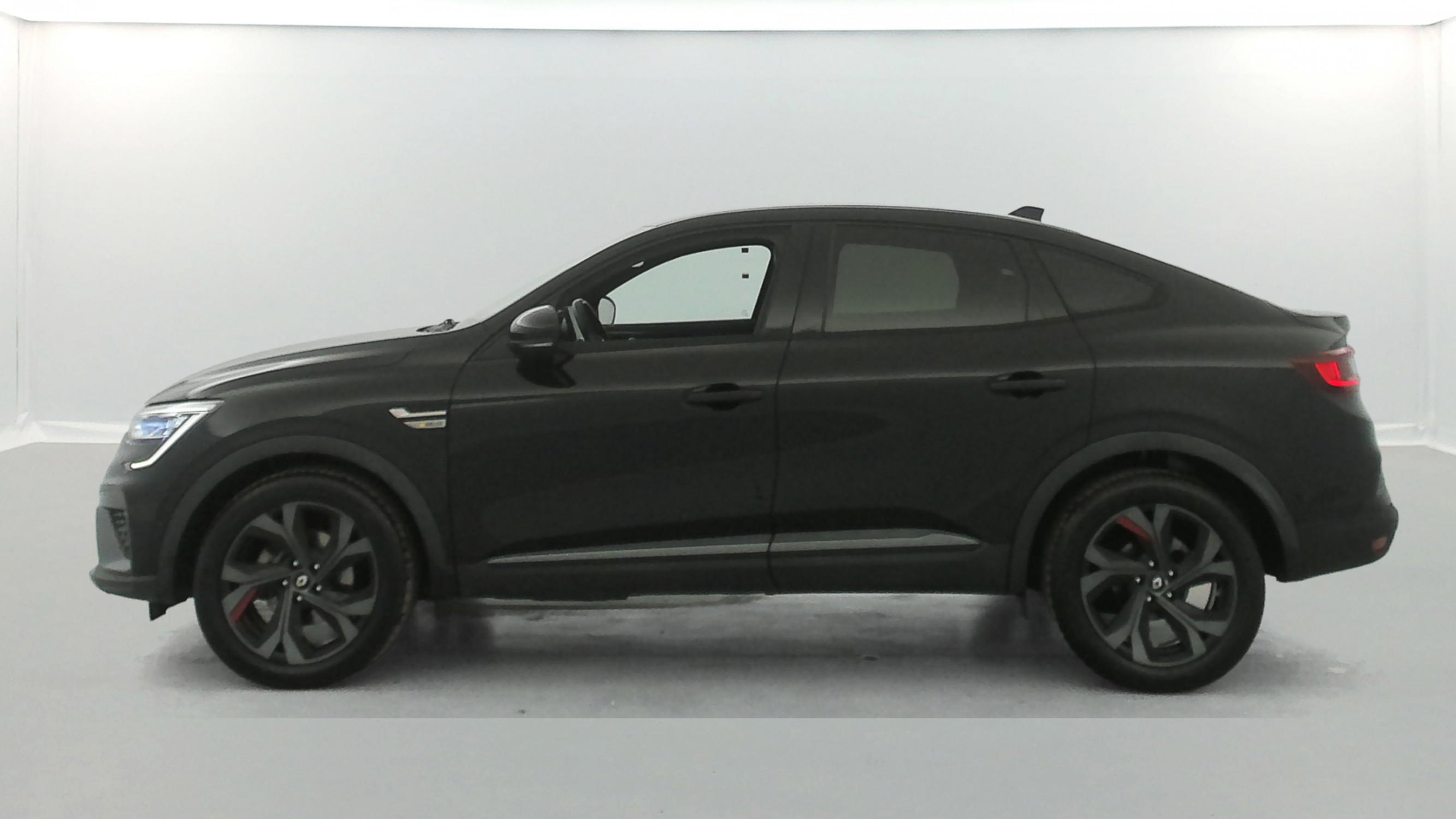 Vente en ligne Renault Arkana 1.6 E-Tech 145ch RS Line Suréquipé au prix de 17 990 €