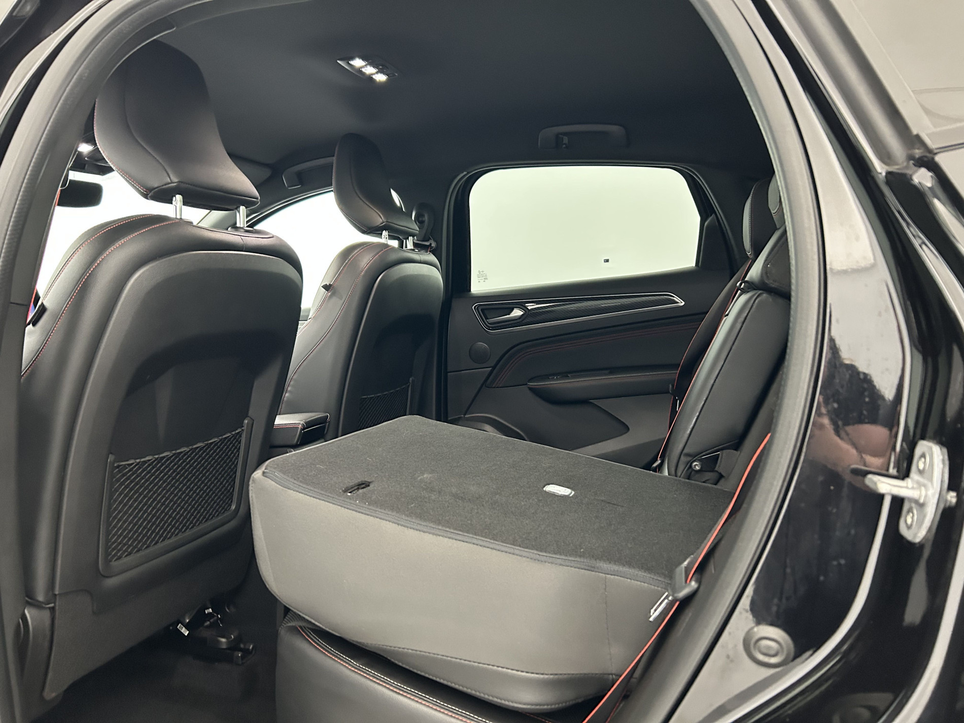 Vente en ligne Renault Arkana 1.6 E-Tech 145ch RS Line Suréquipé au prix de 17 990 €
