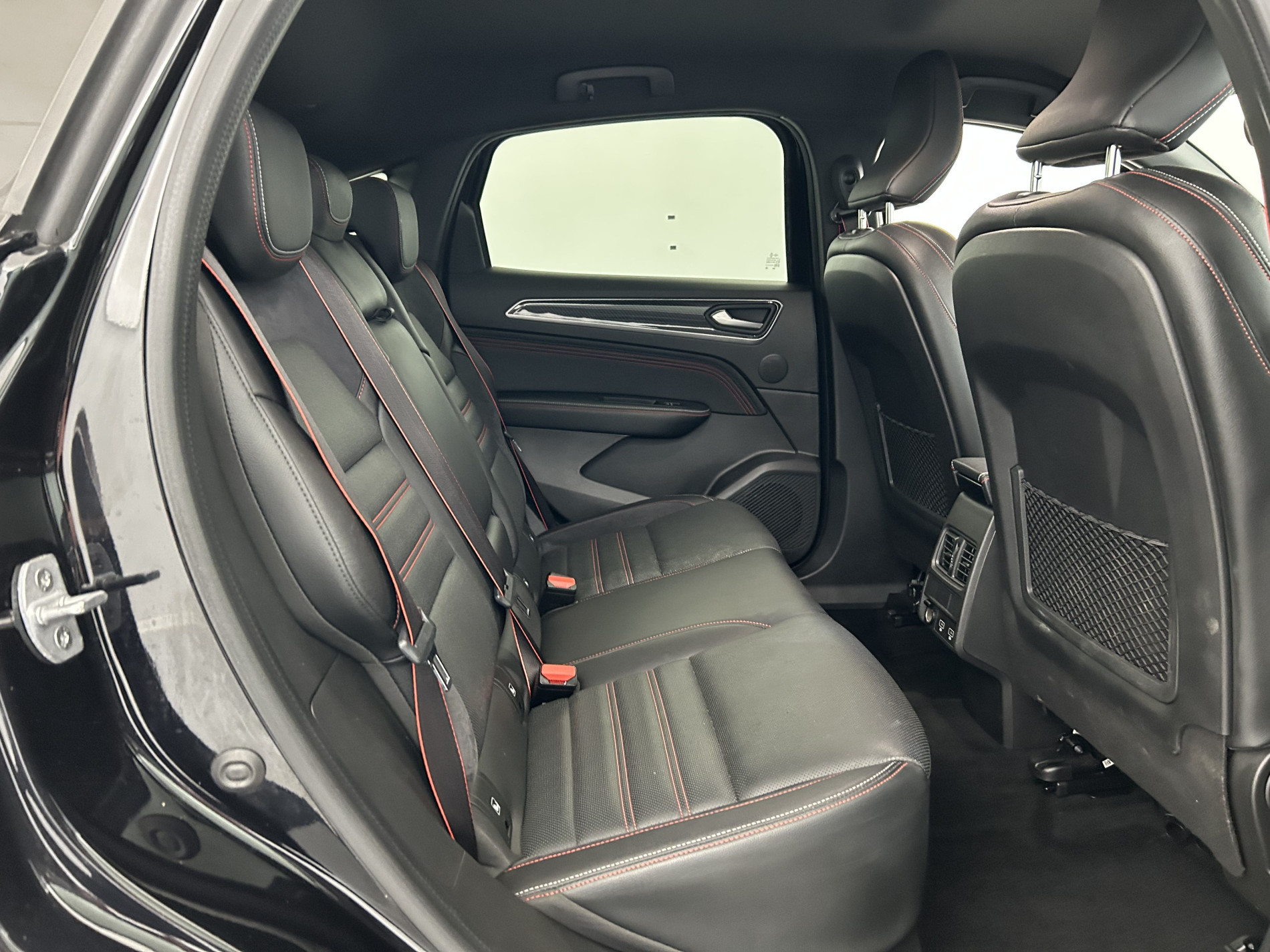 Vente en ligne Renault Arkana 1.6 E-Tech 145ch RS Line Suréquipé au prix de 17 990 €