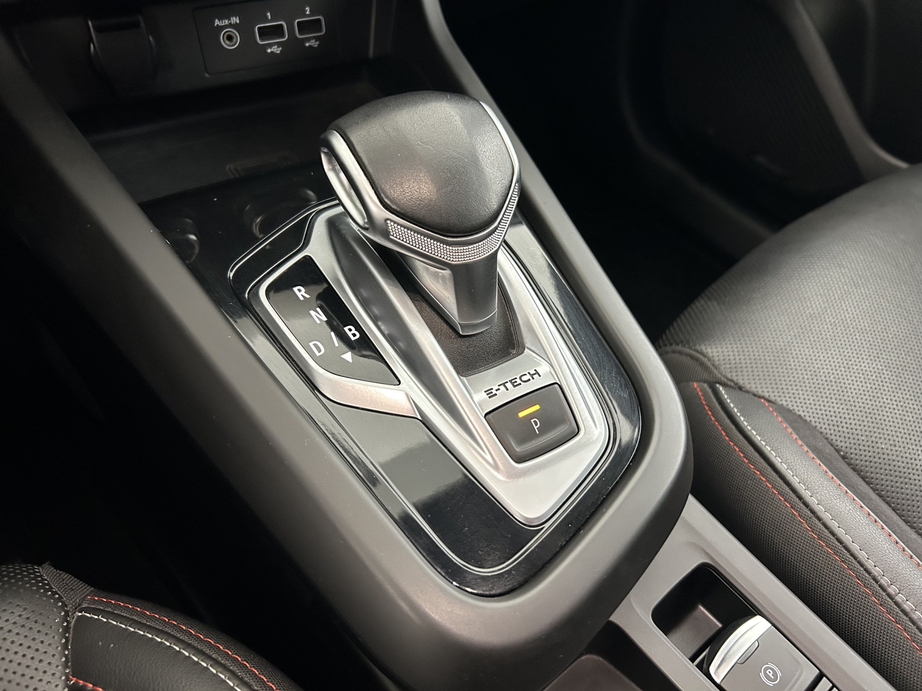 Vente en ligne Renault Arkana 1.6 E-Tech 145ch RS Line Suréquipé au prix de 17 990 €