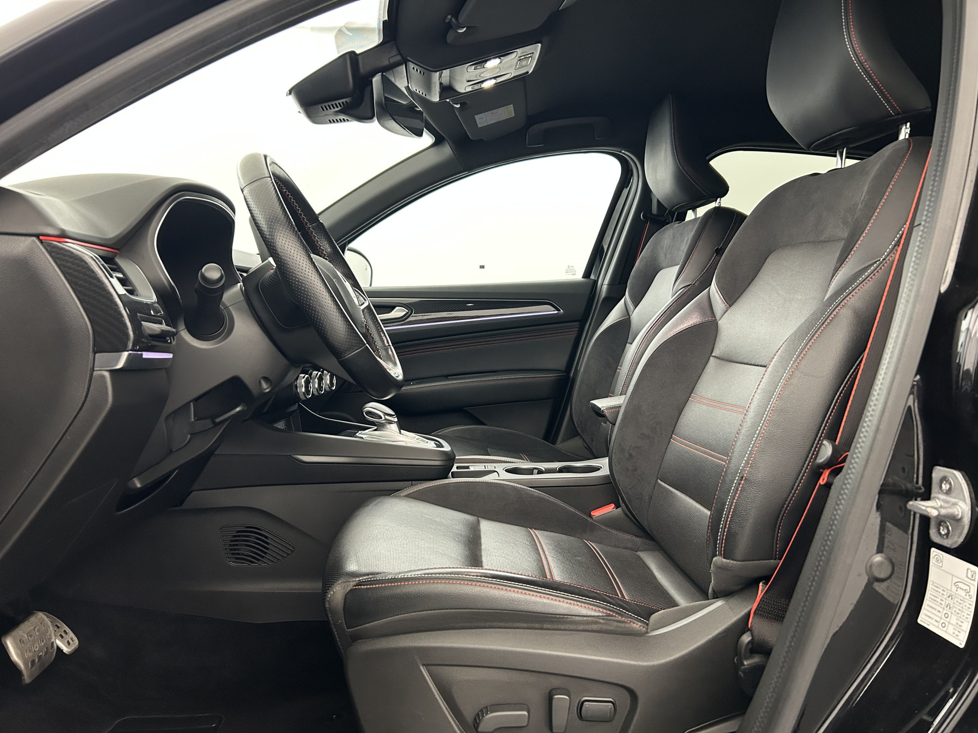 Vente en ligne Renault Arkana 1.6 E-Tech 145ch RS Line Suréquipé au prix de 17 990 €