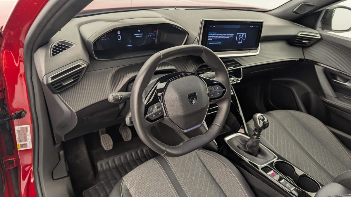 Vente en ligne Peugeot 2008 PureTech 100 S S BVM6 Allure au prix de 16 150 €