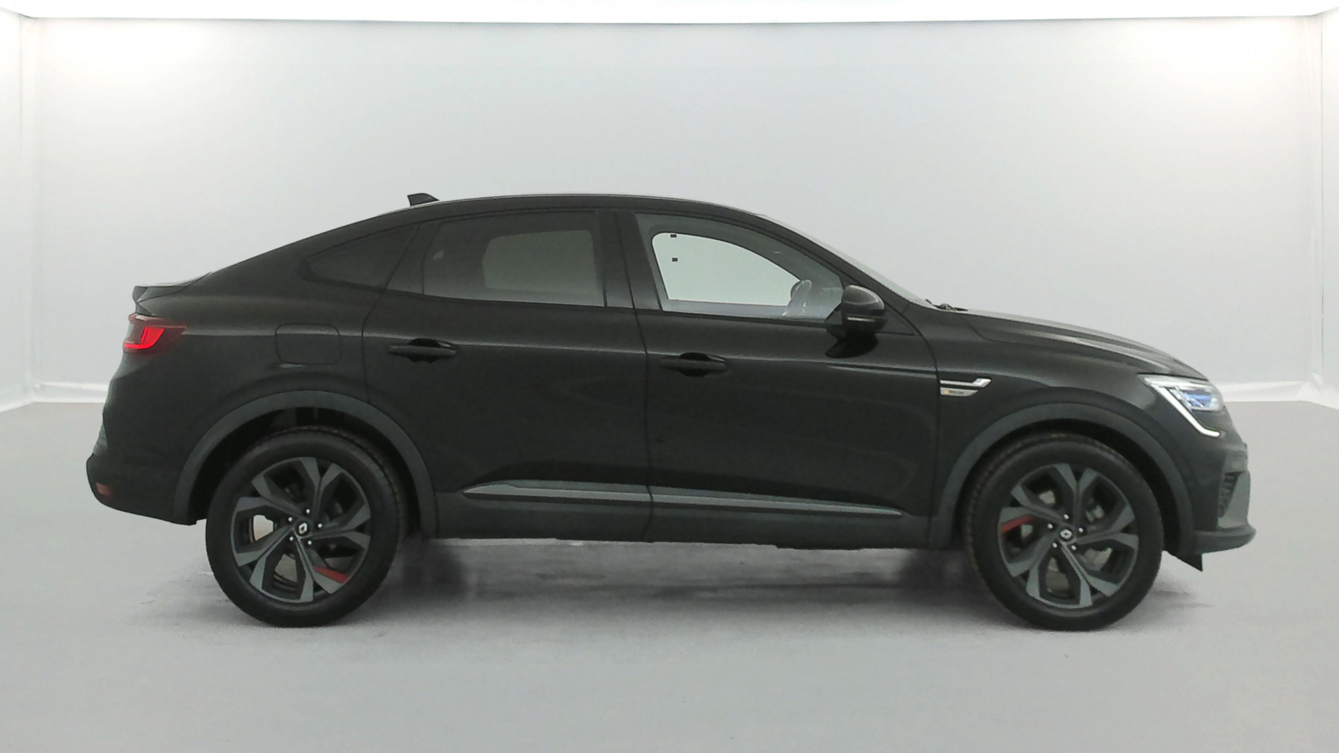 Vente en ligne Renault Arkana 1.6 E-Tech 145ch RS Line Suréquipé au prix de 17 990 €