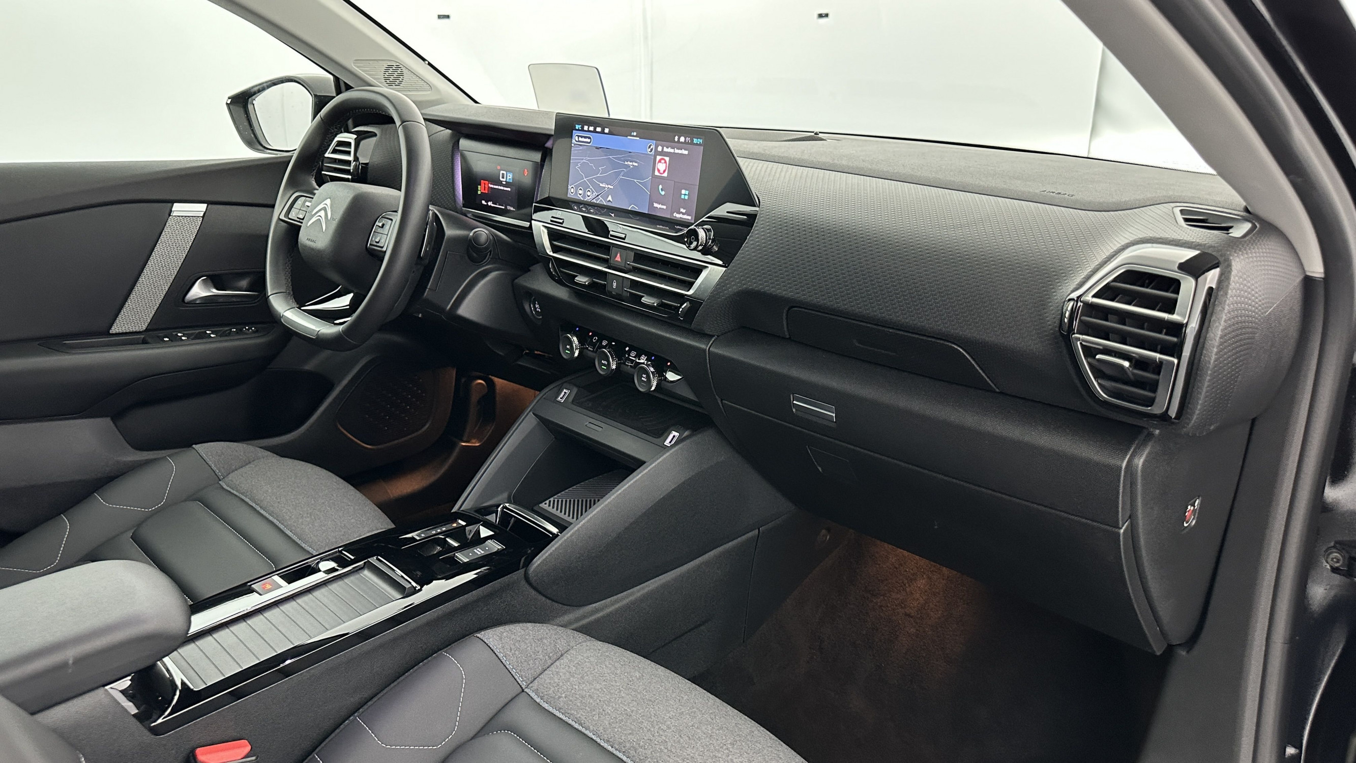 Citroën C4 X C4 X 1.2 PureTech 130ch Max EAT8 occasion de 2024 en vente à Rennes