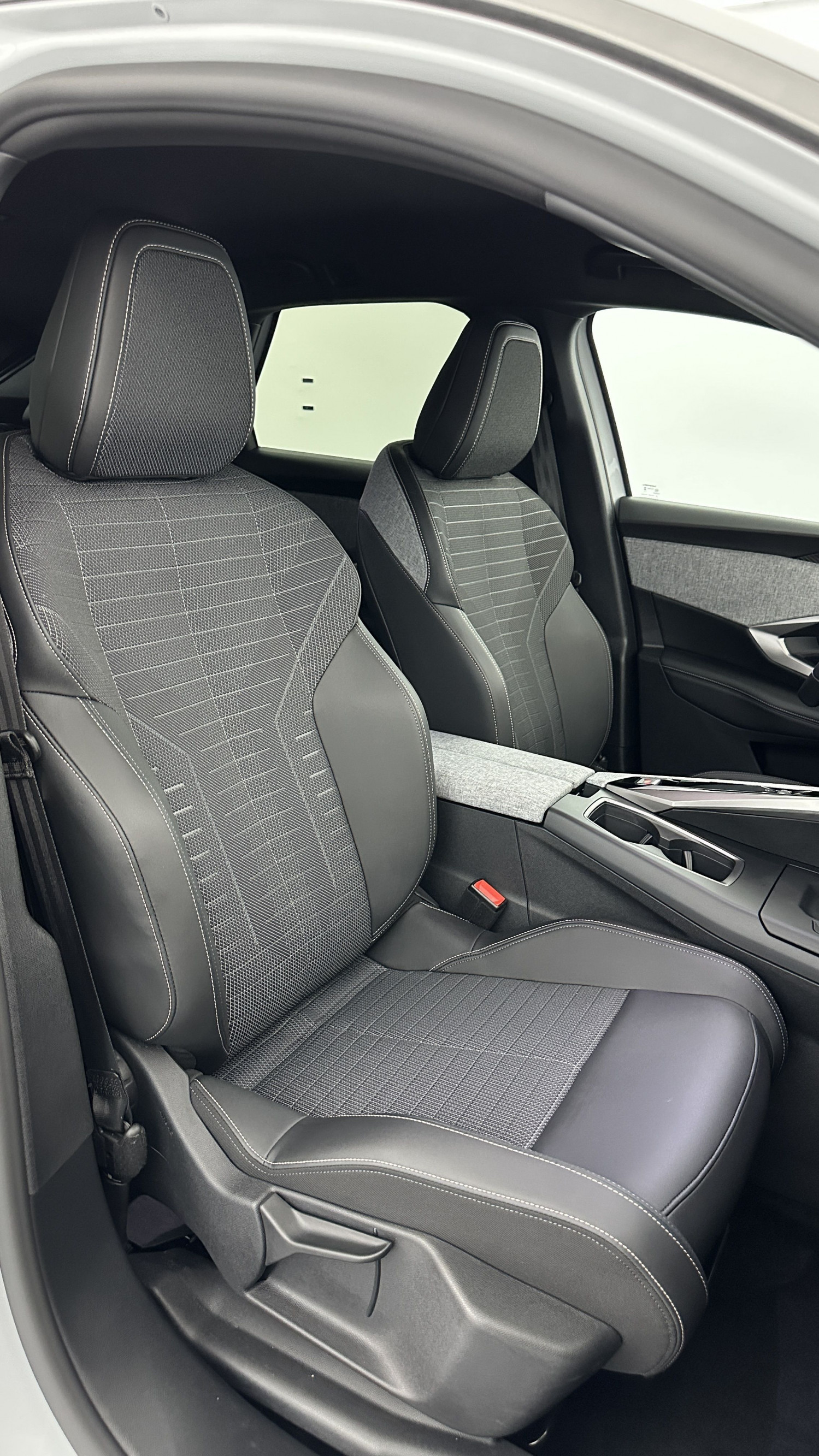 Vente en ligne Peugeot 3008 3008 1.2 Hybrid 136ch Allure e-DCS6 au prix de 28 900 €