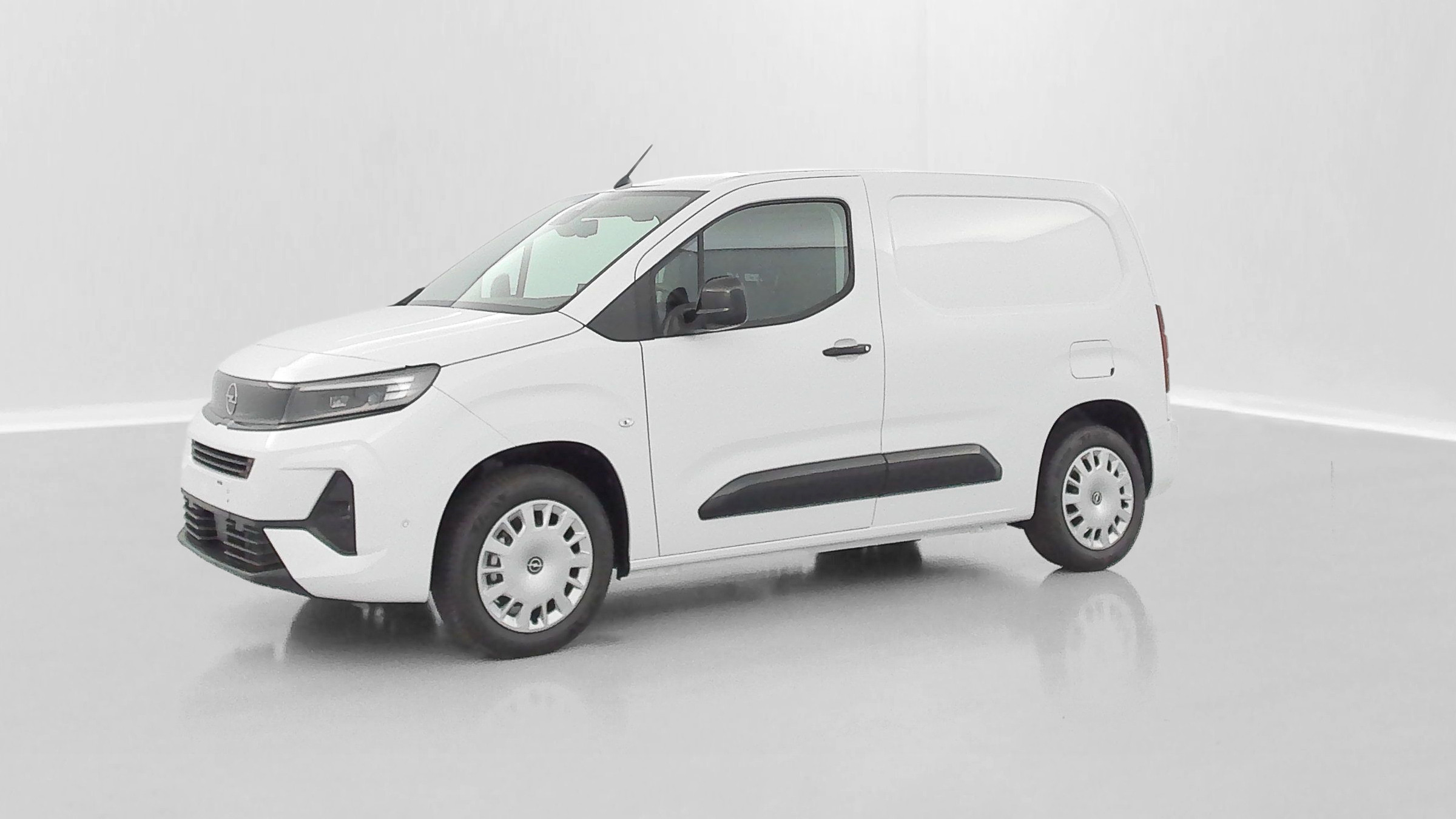 Vente en ligne Opel Combo Cargo COMBO CARGO M 650kg 1.5 BlueHDi 100ch au prix de 23 000 €