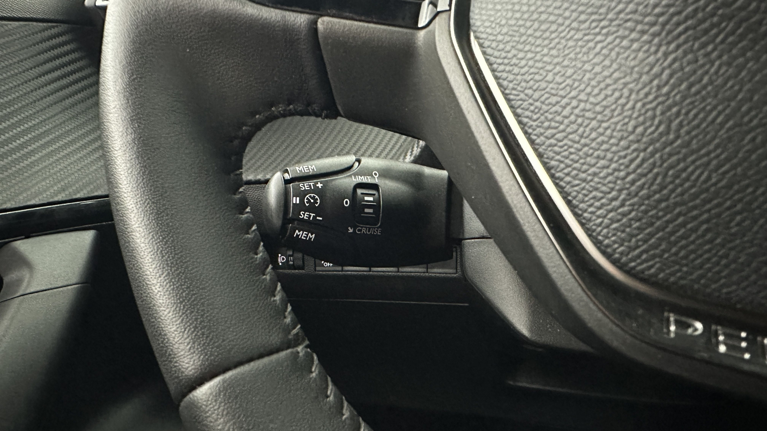 Vente en ligne Peugeot 2008 2008 1.2 PureTech 100ch Style au prix de 18 200 €