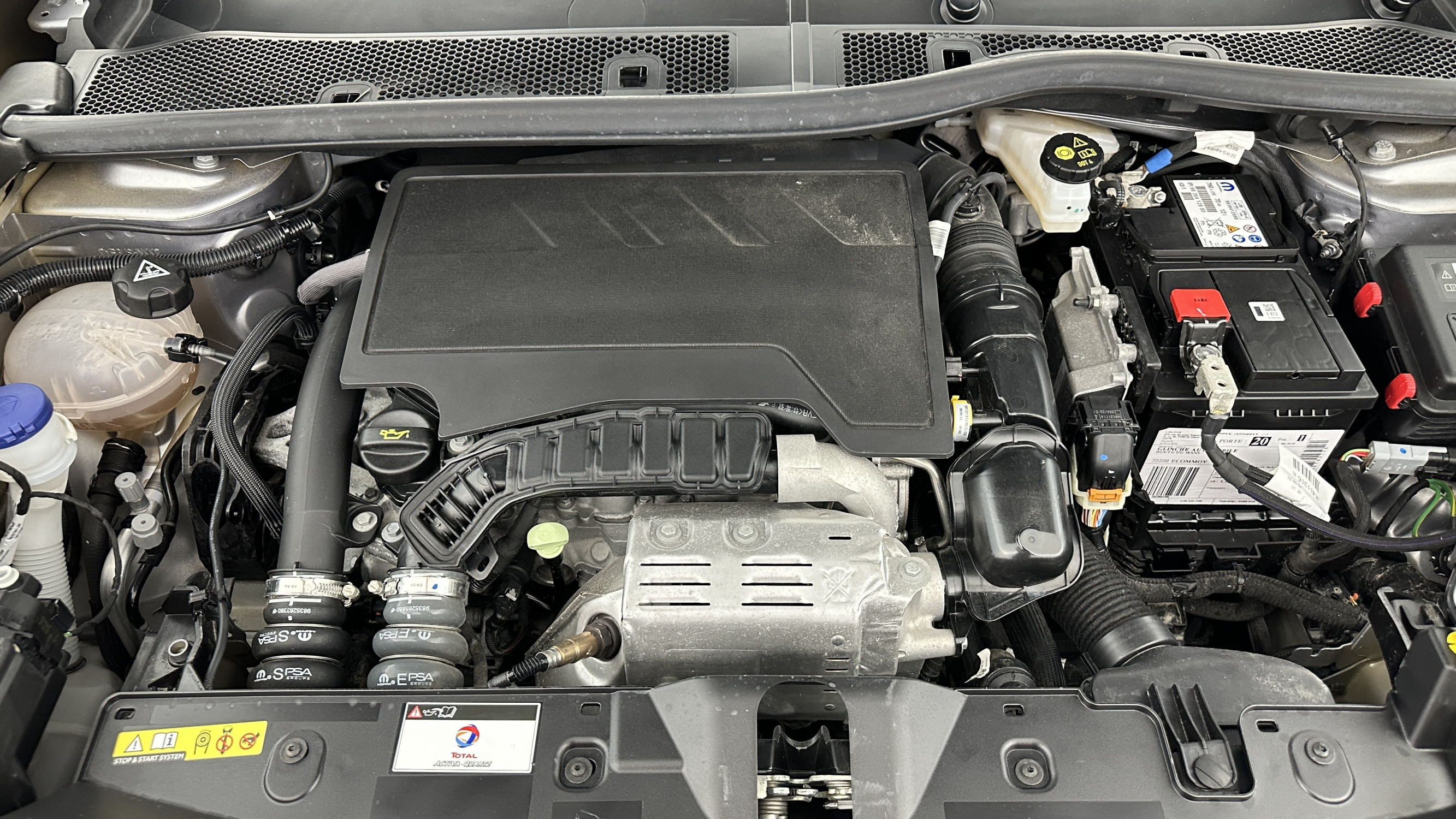 Vente en ligne Peugeot 2008 2008 1.2 PureTech 100ch Style au prix de 18 200 €