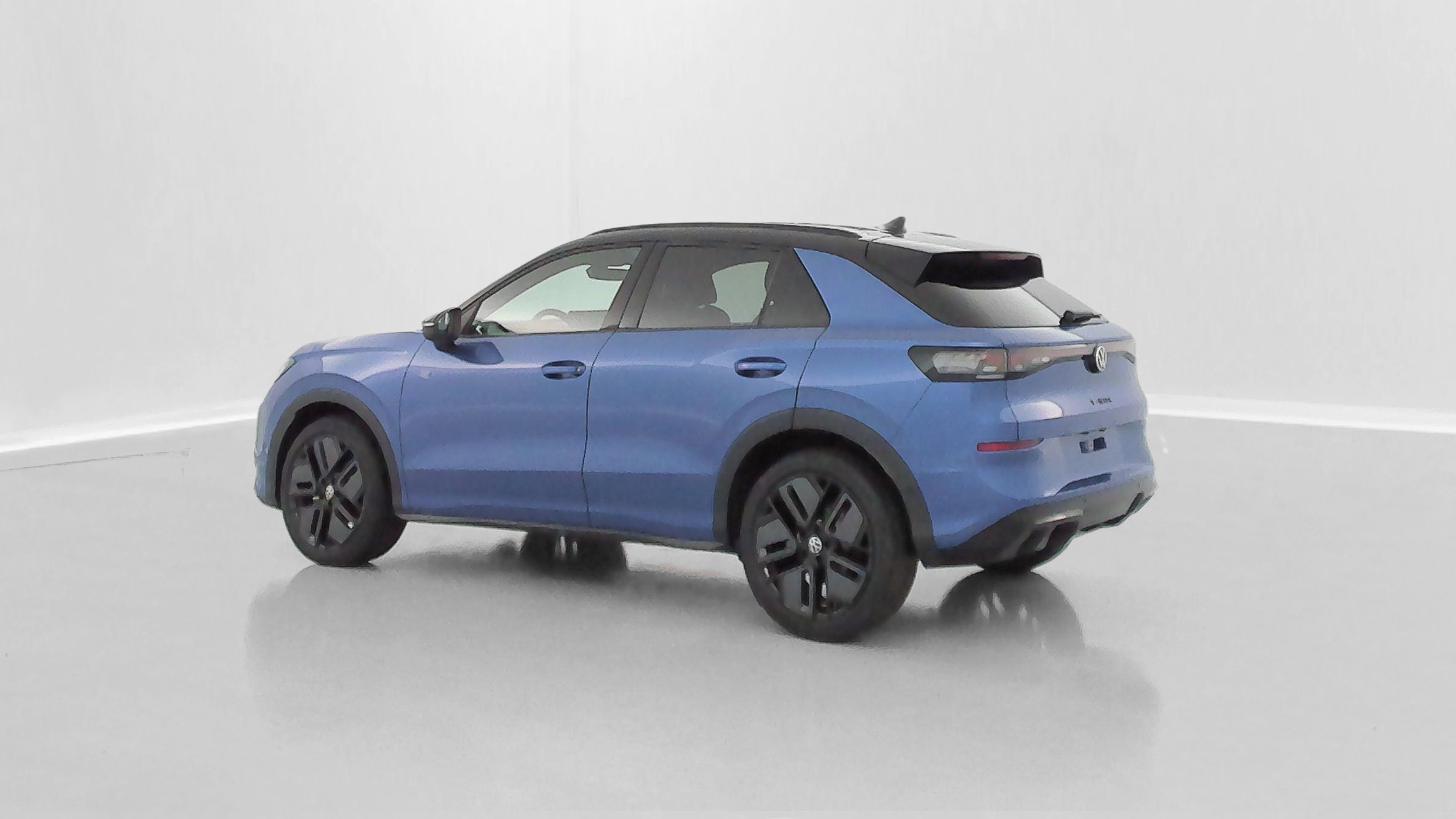 Vente en ligne Volkswagen T-Roc T-ROC 1.5 eTSI EVO2 Hybrid 150ch R-Line DSG7 au prix de 38 110 €
