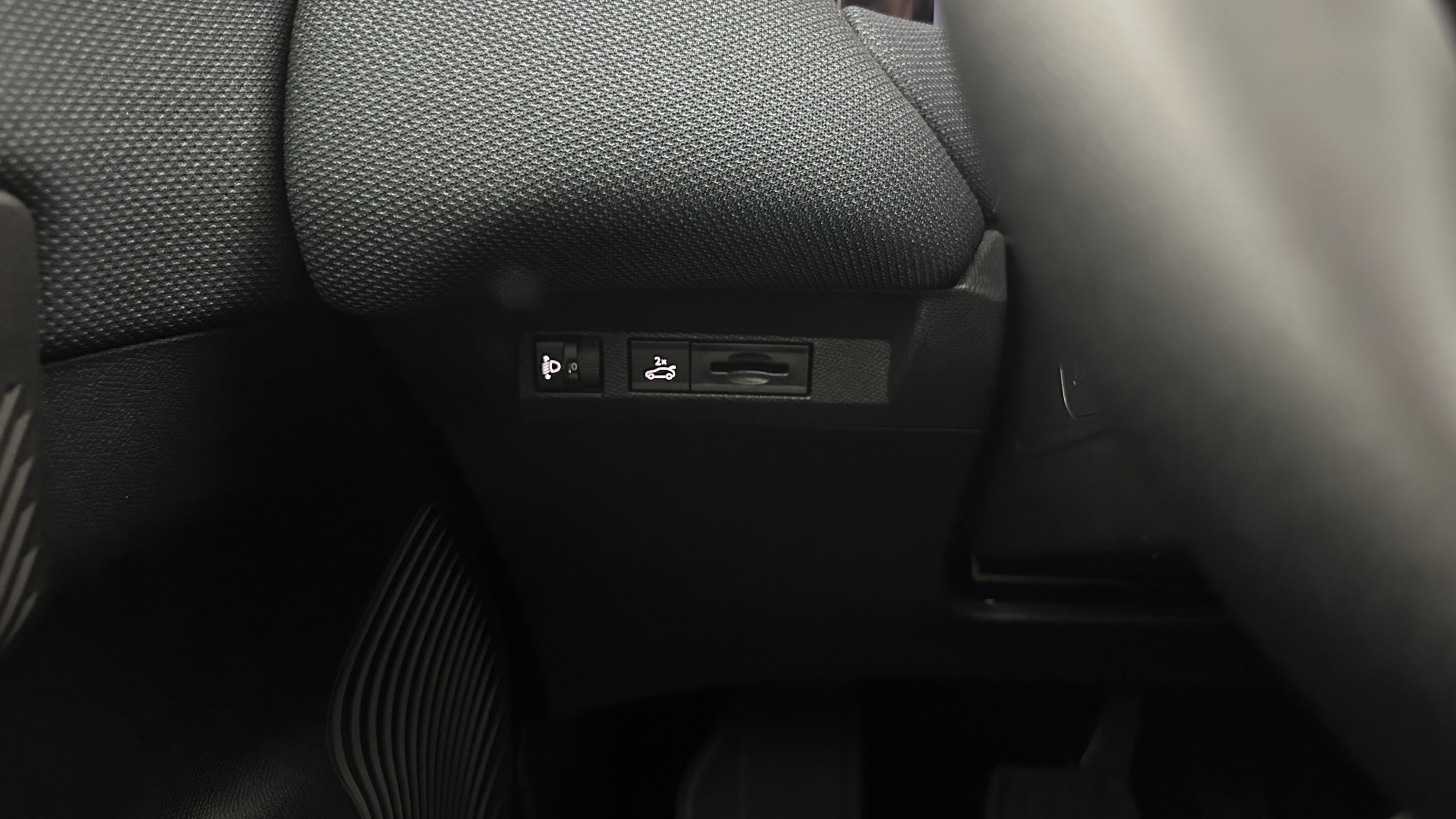 Vente en ligne Citroën C5 Aircross C5 AIRCROSS 1.2 Hybride 145ch Plus e-DCS6 au prix de 30 800 €