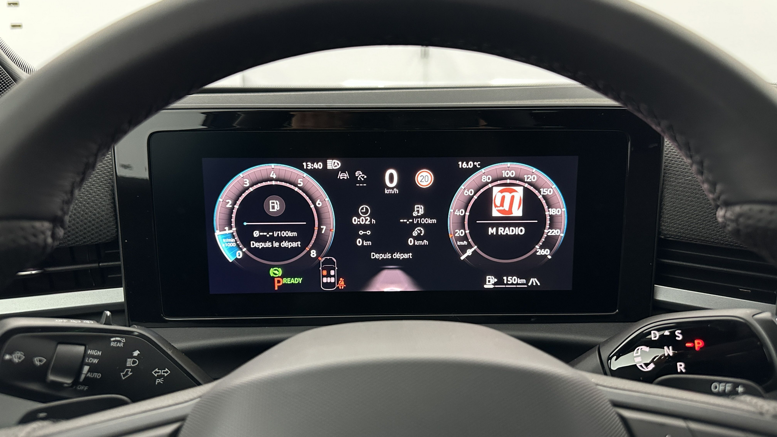 Vente en ligne Volkswagen T-Roc T-ROC 1.5 eTSI EVO2 Hybrid 150ch R-Line DSG7 au prix de 38 110 €