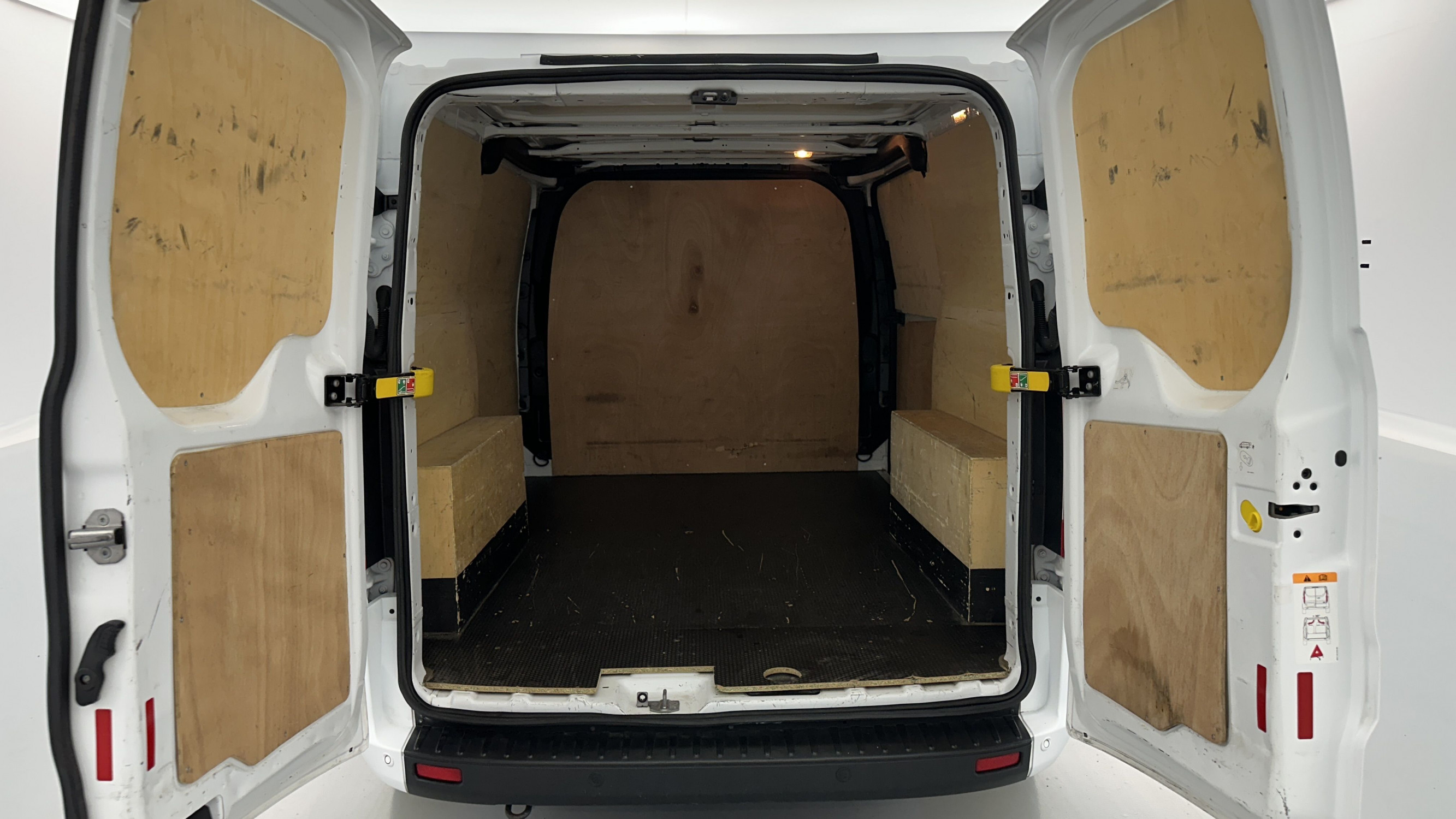 Vente en ligne Ford Transit Custom TRANSIT CUSTOM 280 L1H1 2.0 Ecoblue 105ch Trend Business au prix de 17 480 €