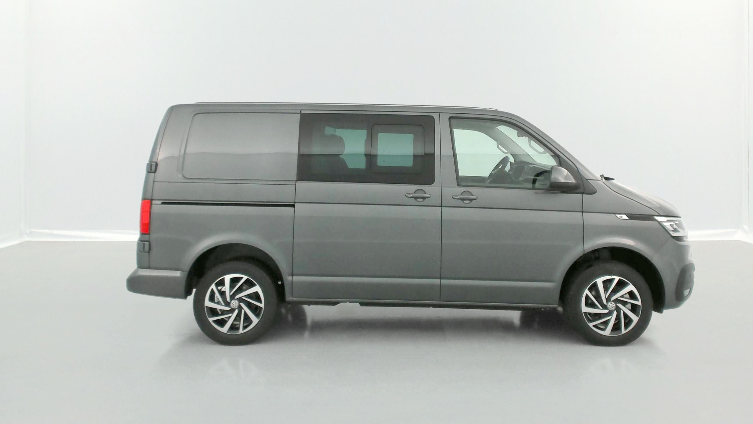 Vente en ligne Volkswagen Transporter TRANSPORTER T 6.1 PROCAB L1 2.0 TDI 150ch Business Plus DSG7 au prix de 55 040 €
