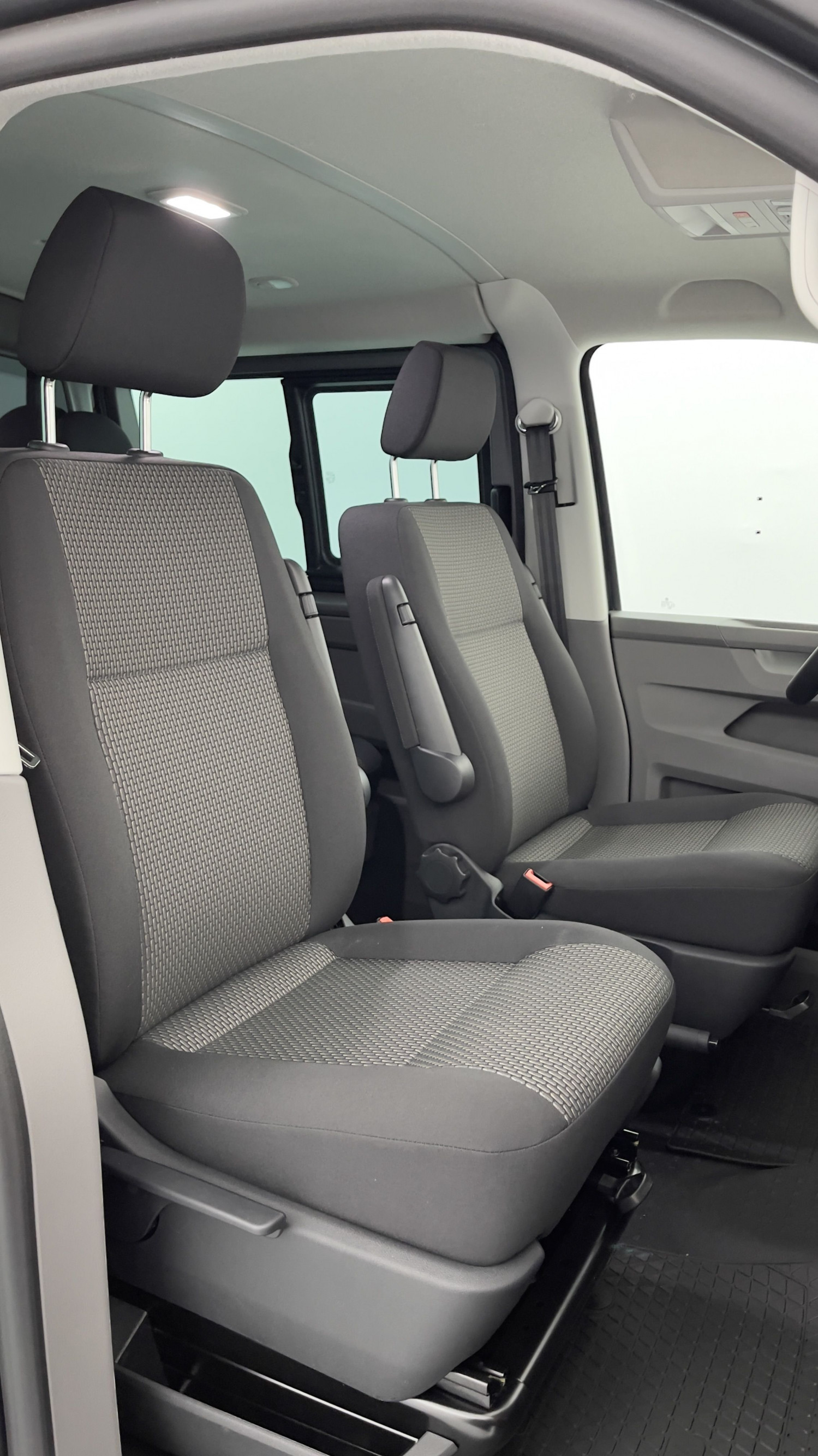 Vente en ligne Volkswagen Transporter TRANSPORTER T 6.1 PROCAB L1 2.0 TDI 150ch Business Plus DSG7 au prix de 55 040 €