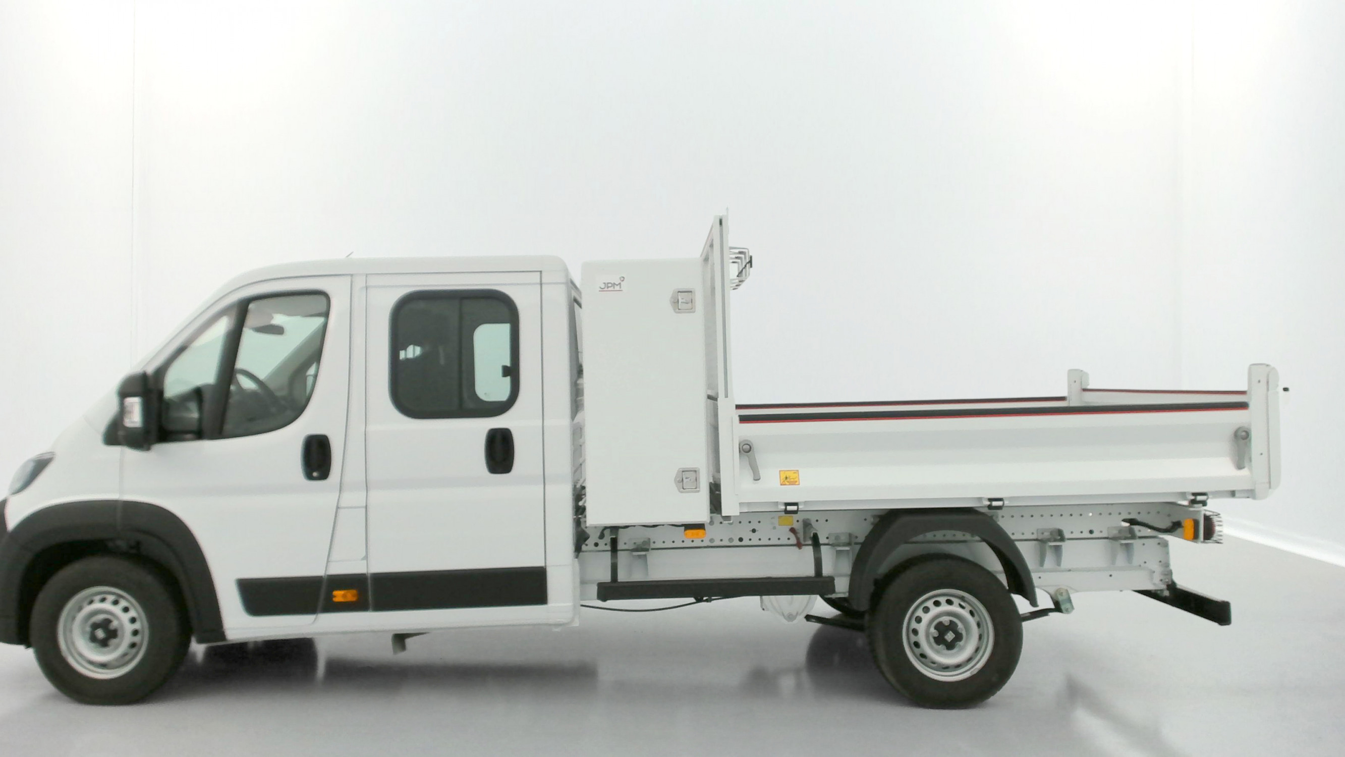 Vente en ligne Fiat Ducato Fourgon DUCATO CA L4 3.5t Maxi 2.2 180ch Heavy Duty Benne Aluminium + Coffre JPM au prix de 42 200 €