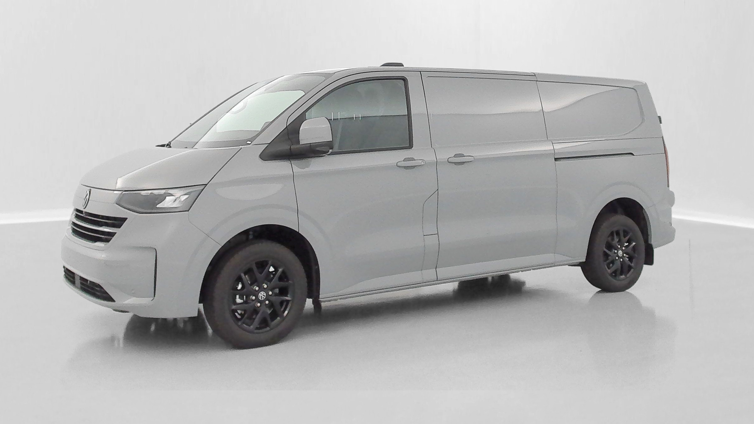 Vente en ligne Volkswagen Transporter TRANSPORTER T7 L2H1 2.0 TDI 150ch Business BVA8 au prix de 45 440 €