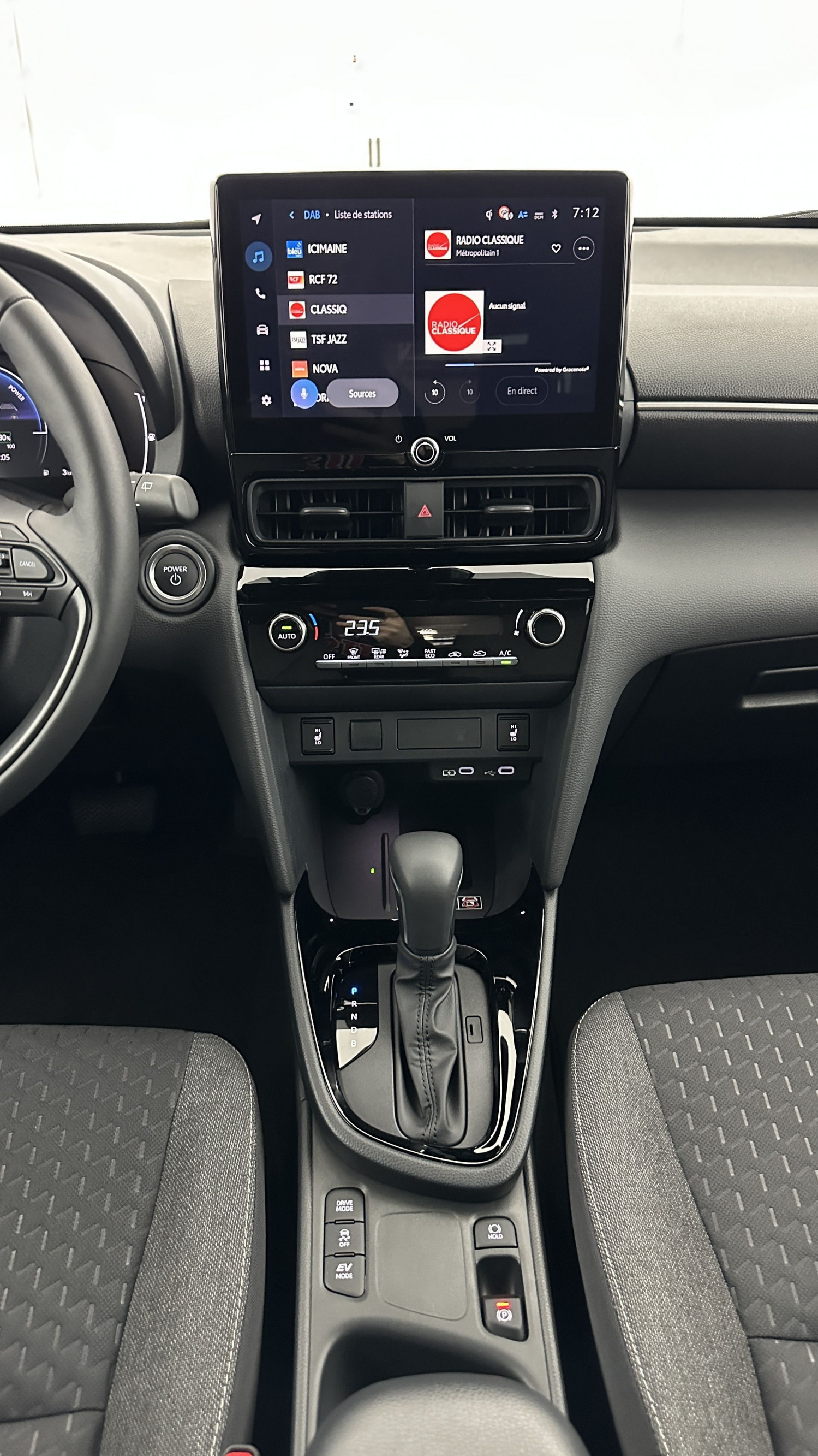 Vente en ligne Toyota Yaris Cross YARIS CROSS 1.5 Hybride 130h Design e-CVT au prix de 28 900 €