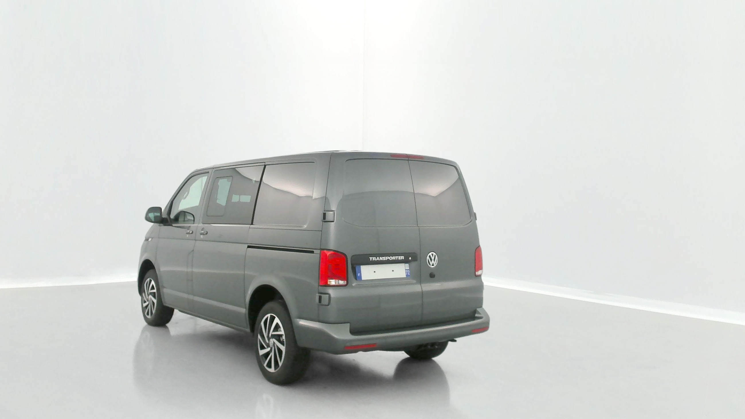 Vente en ligne Volkswagen Transporter TRANSPORTER T 6.1 PROCAB L1 2.0 TDI 150ch Business Plus DSG7 au prix de 55 040 €