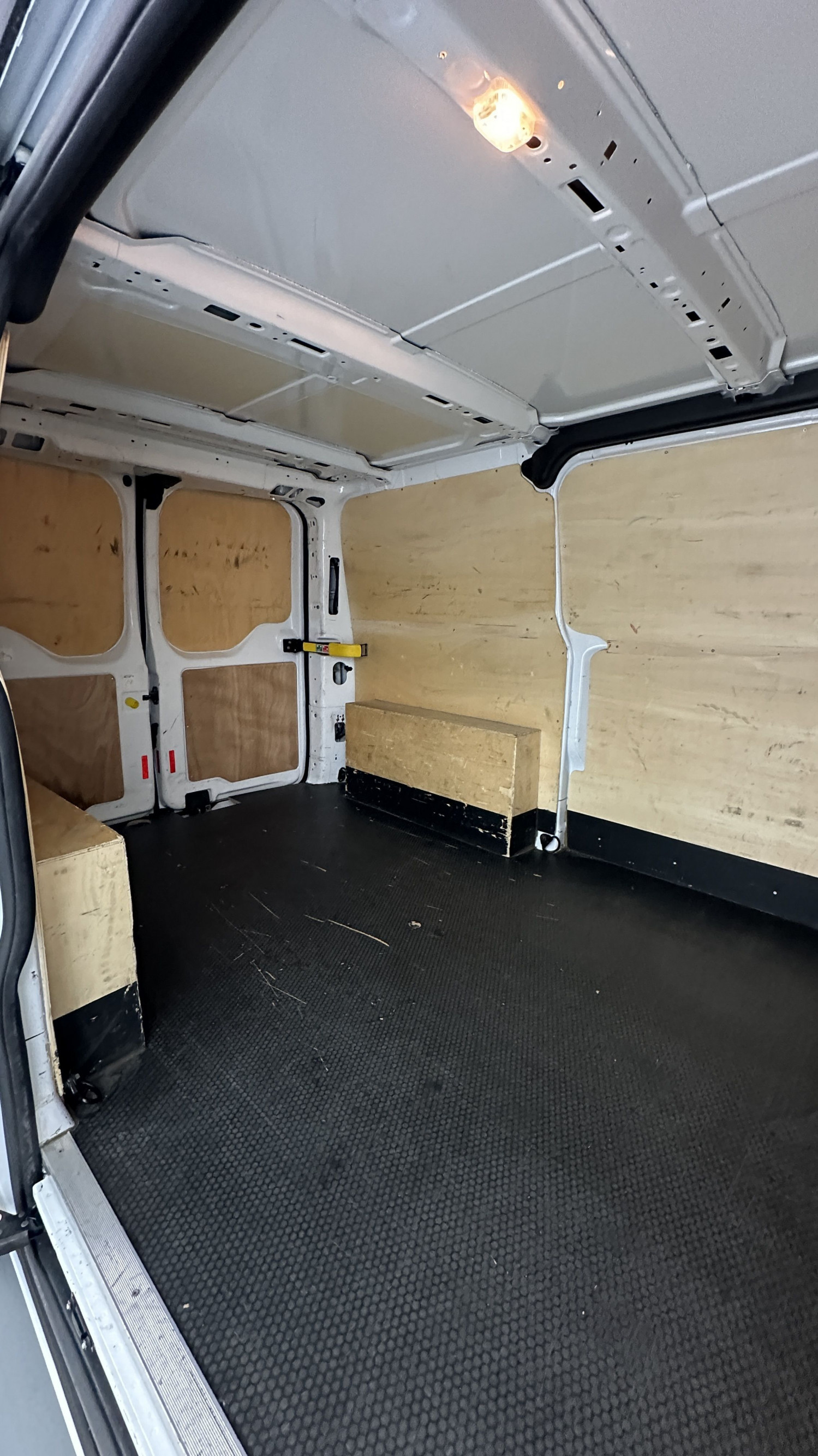 Vente en ligne Ford Transit Custom TRANSIT CUSTOM 280 L1H1 2.0 Ecoblue 105ch Trend Business au prix de 17 480 €