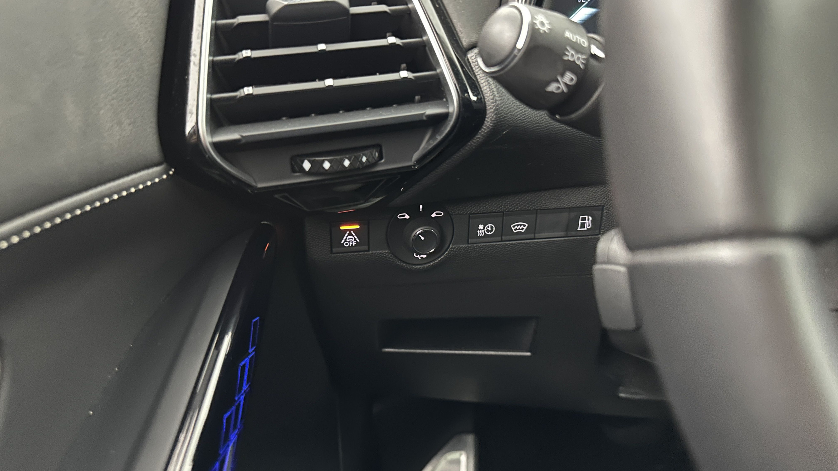 Vente en ligne Ds DS7 Crossback DS7 CROSSBACK 1.6 Hybride E-Tense 300 EAT8 4x4 Rivoli au prix de 45 320 €