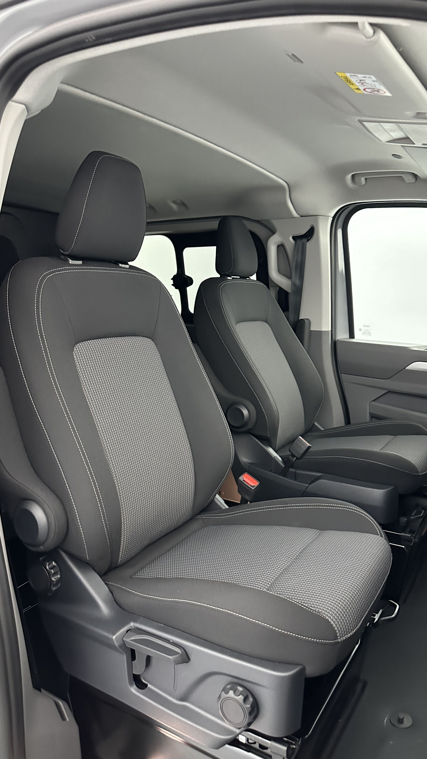 Vente en ligne Volkswagen Transporter TRANSPORTER PROCAB T7 L1H1 2.0 TDI 170ch Business BVA8 au prix de 49 880 €
