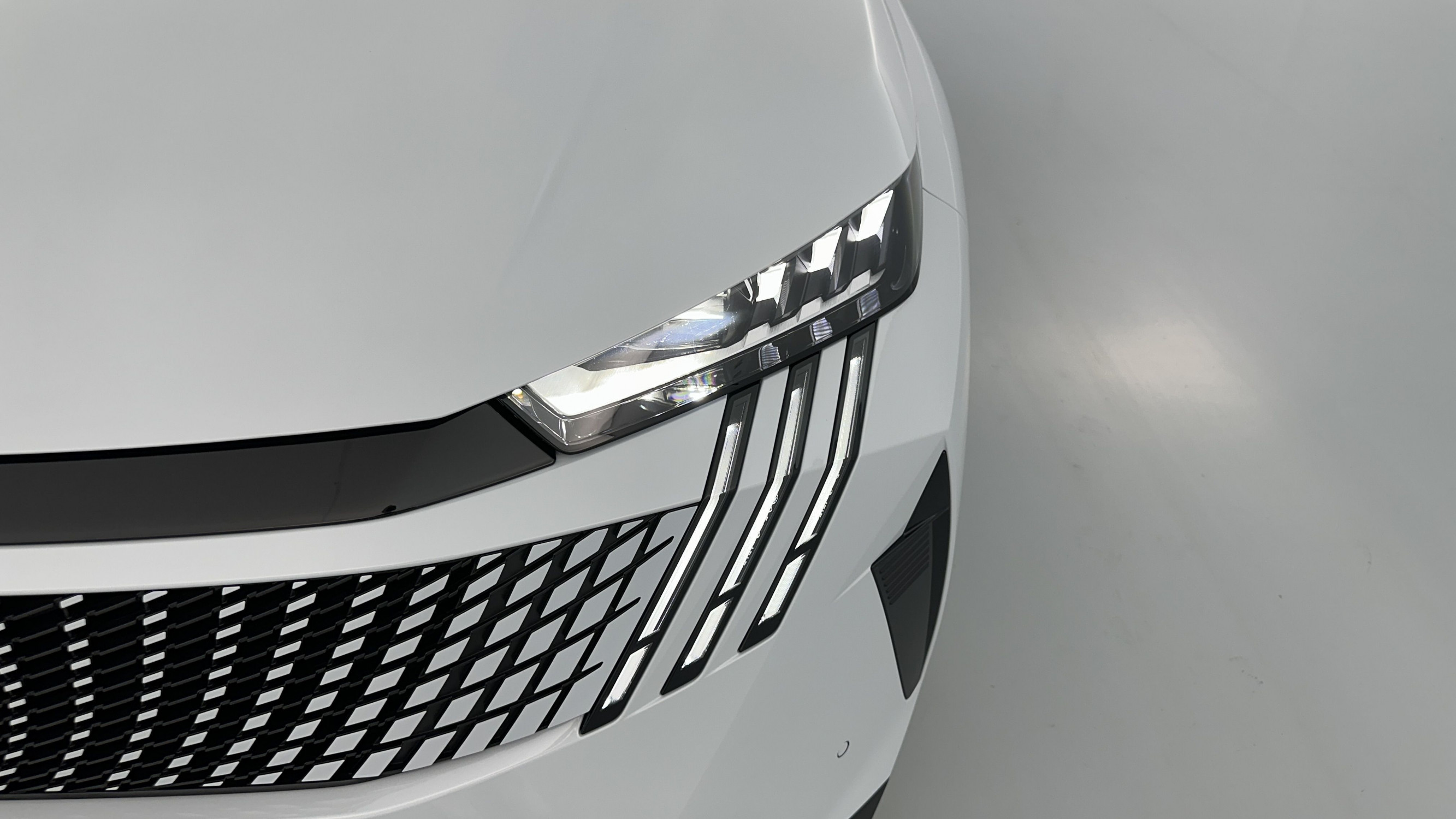 Vente en ligne Peugeot 5008 5008 1.2 Hybrid 145ch GT e-DCS6 au prix de 33 610 €