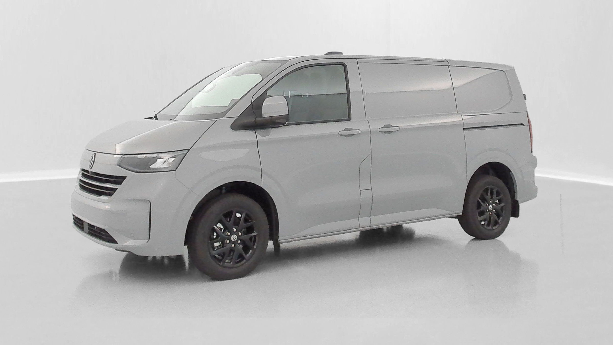 Vente en ligne Volkswagen Transporter TRANSPORTER T7 L1H1 2.0 TDI 150ch Business BVA8 au prix de 44 360 €