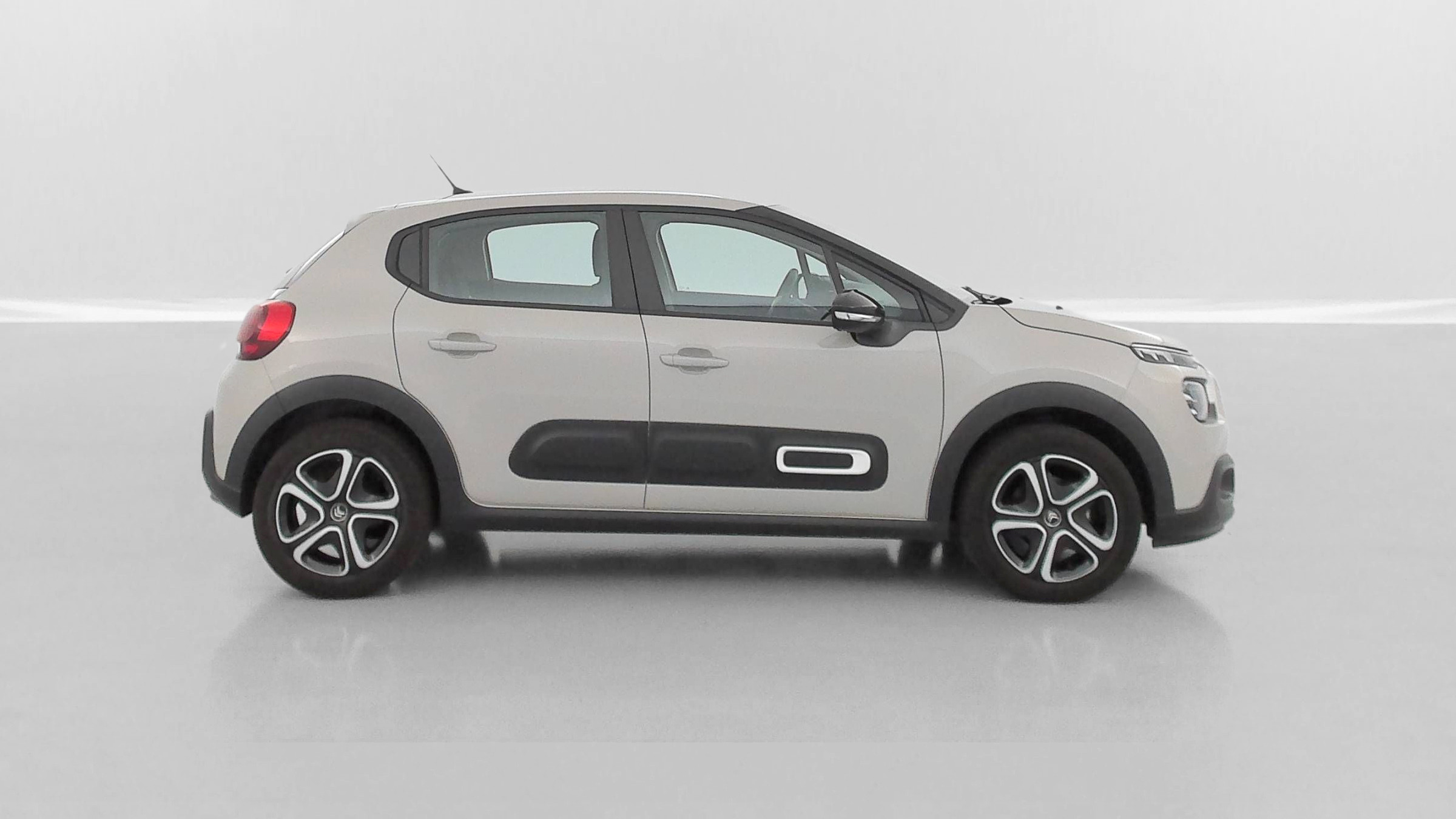 Vente en ligne Citroën C3 C3 1.2 PureTech 83ch Feel Pack au prix de 19 520 €