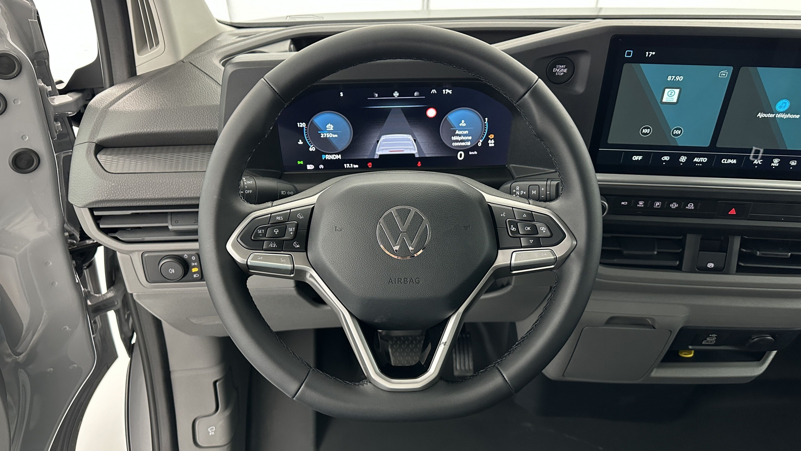 Vente en ligne Volkswagen Transporter TRANSPORTER T7 L2H1 2.0 TDI 150ch Business BVA8 au prix de 45 440 €