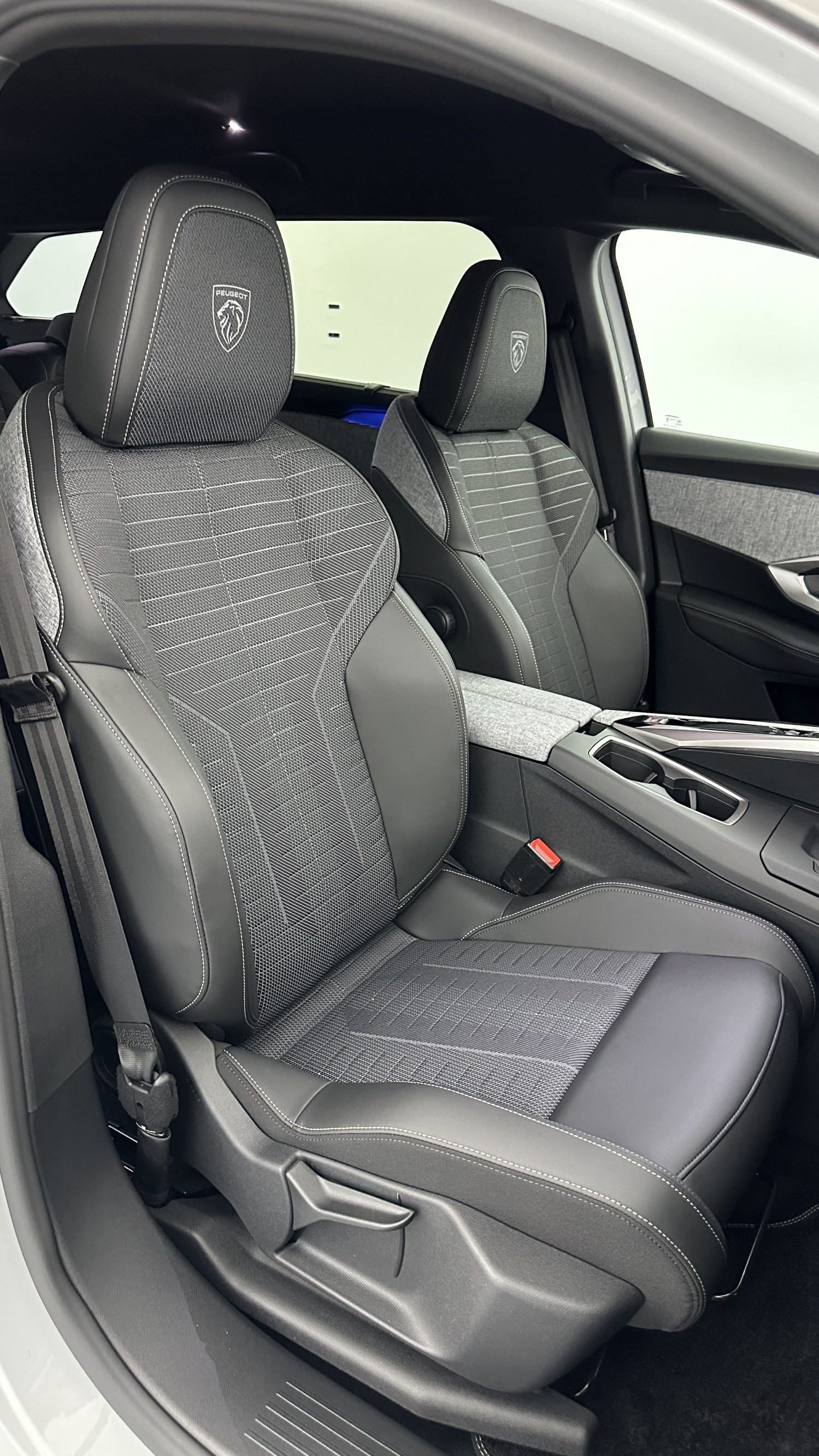 Vente en ligne Peugeot 5008 5008 1.2 Hybrid 145ch GT e-DCS6 au prix de 33 610 €
