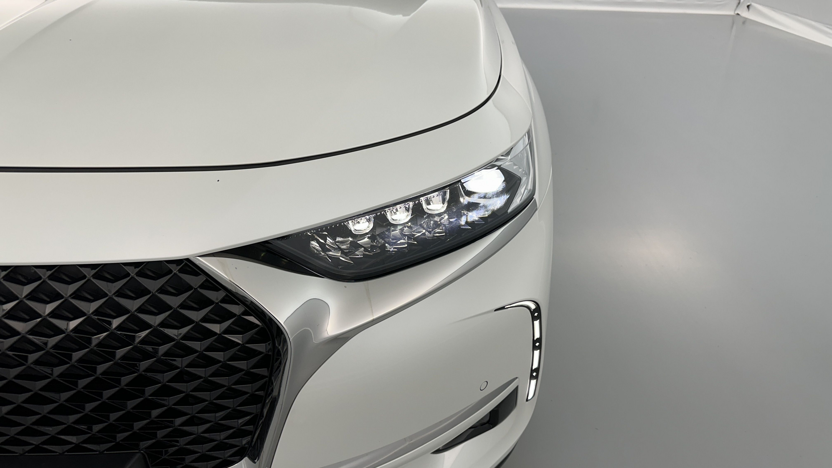 Vente en ligne Ds DS7 Crossback DS7 CROSSBACK 1.6 Hybride E-Tense 300 EAT8 4x4 Rivoli au prix de 45 320 €