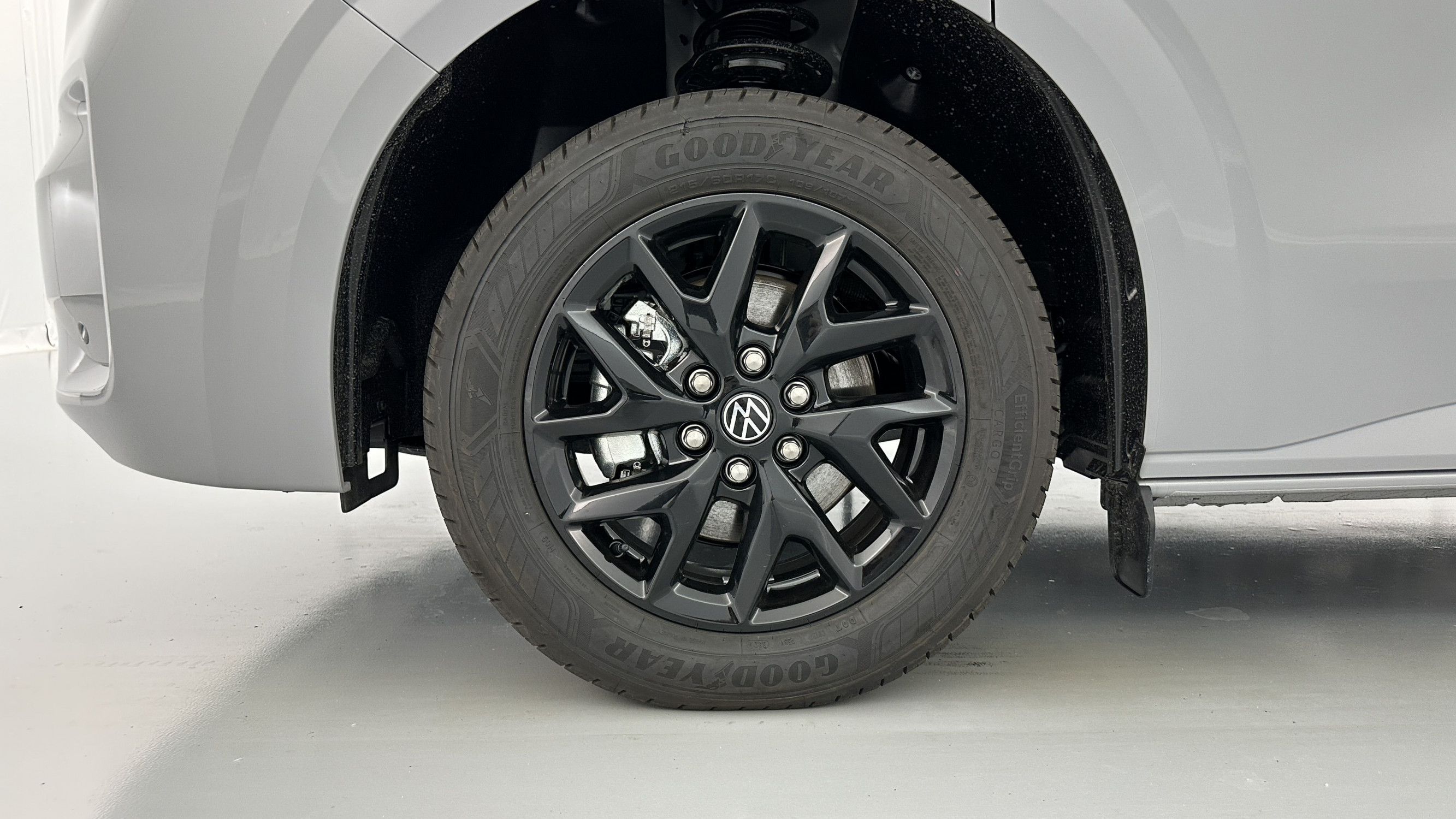 Vente en ligne Volkswagen Transporter TRANSPORTER T7 L1H1 2.0 TDI 150ch Business BVA8 au prix de 44 360 €