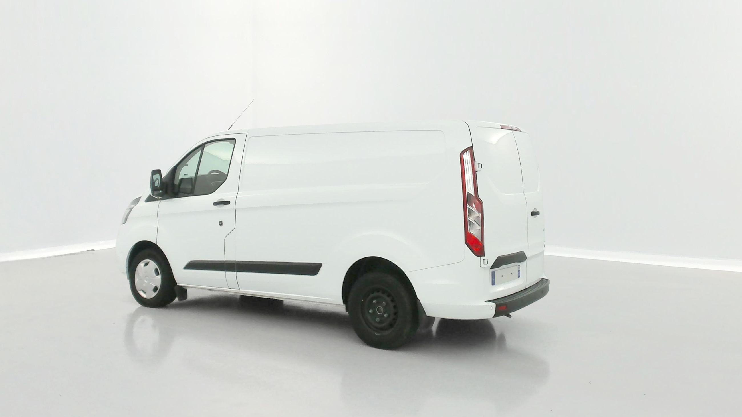 Vente en ligne Ford Transit Custom TRANSIT CUSTOM 280 L1H1 2.0 Ecoblue 105ch Trend Business au prix de 17 480 €