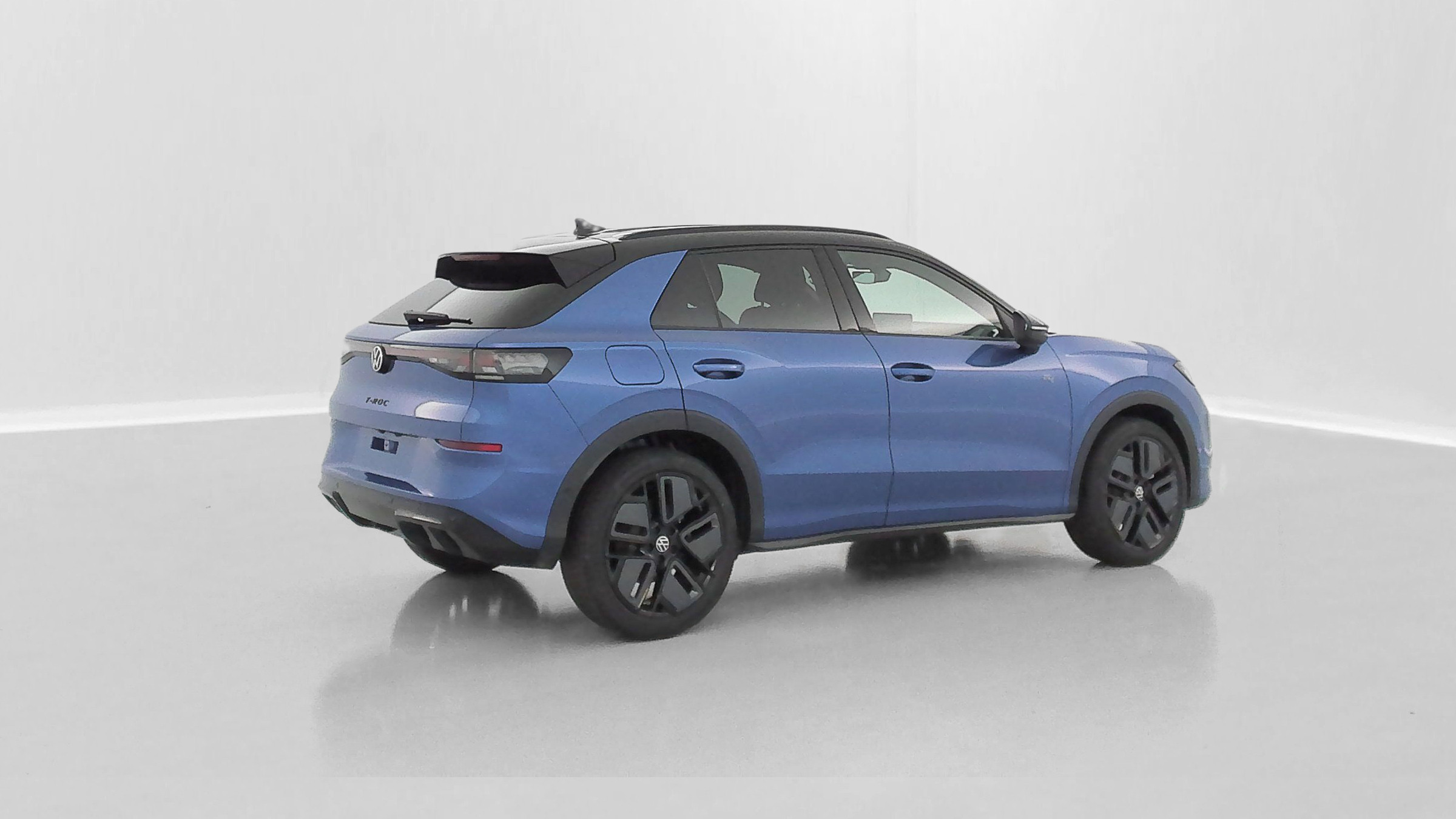 Vente en ligne Volkswagen T-Roc T-ROC 1.5 eTSI EVO2 Hybrid 150ch R-Line DSG7 au prix de 38 110 €