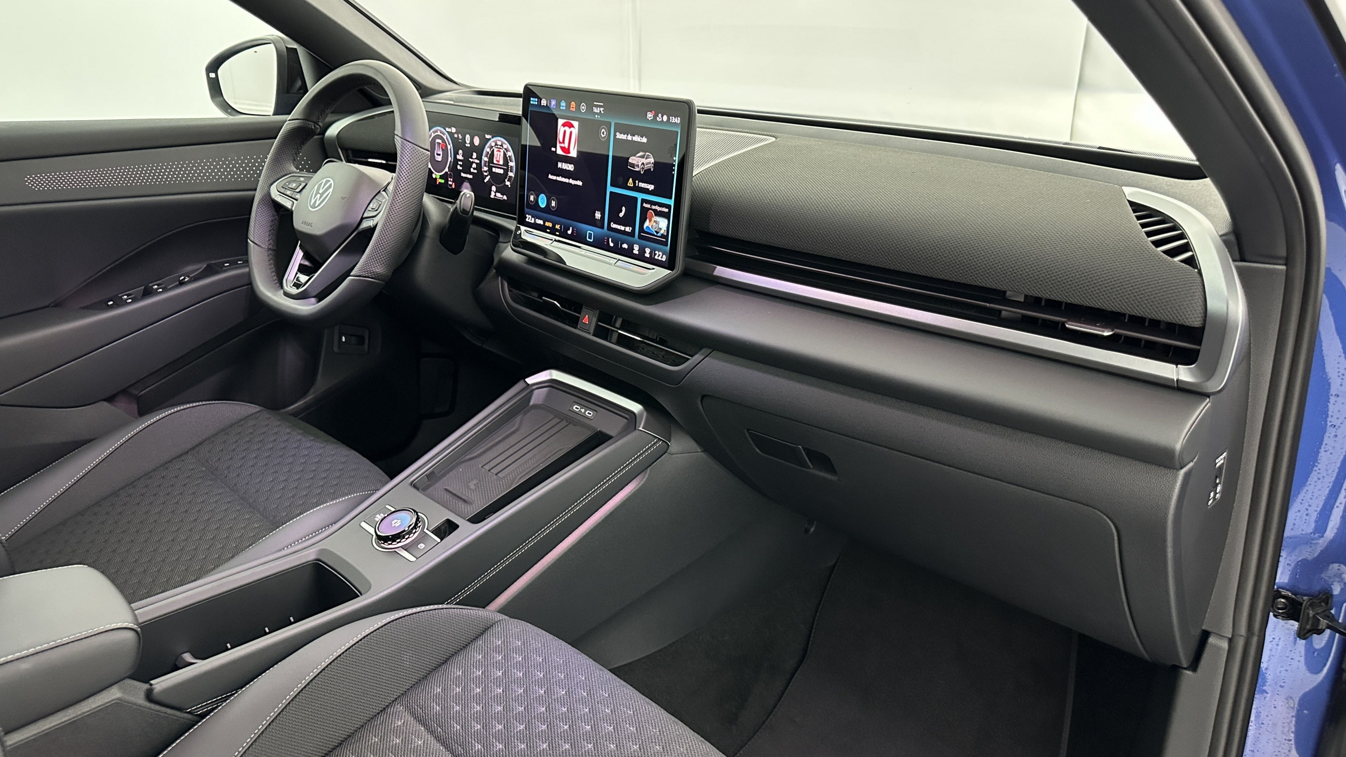 Vente en ligne Volkswagen T-Roc T-ROC 1.5 eTSI EVO2 Hybrid 150ch R-Line DSG7 au prix de 38 110 €