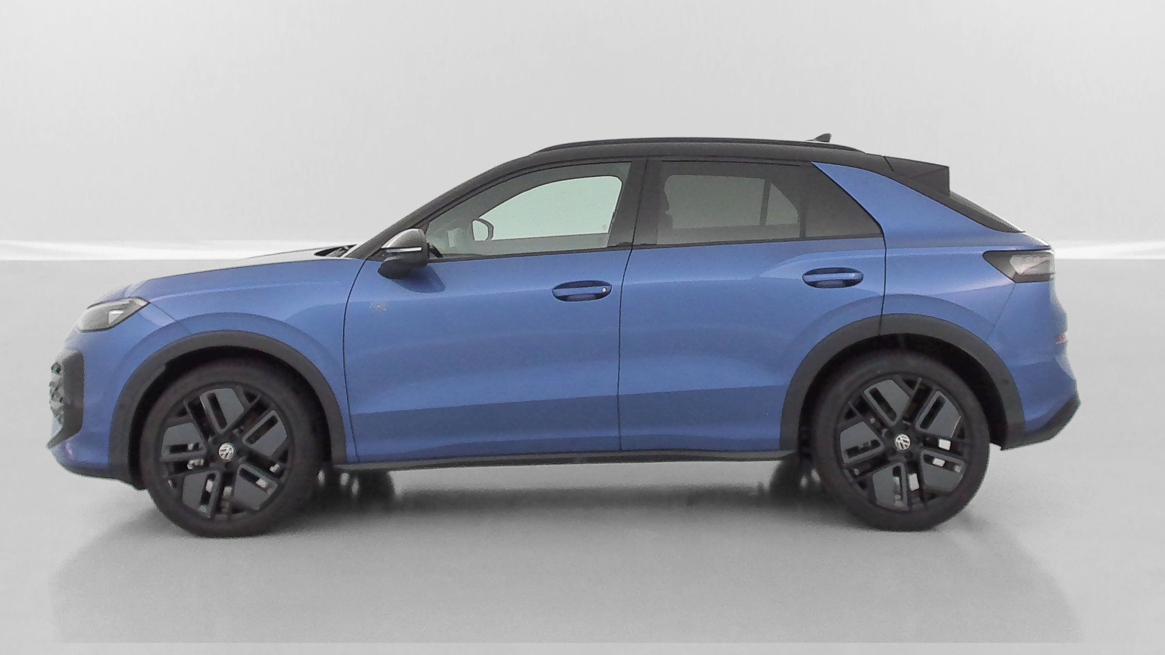 Vente en ligne Volkswagen T-Roc T-ROC 1.5 eTSI EVO2 Hybrid 150ch R-Line DSG7 au prix de 38 110 €