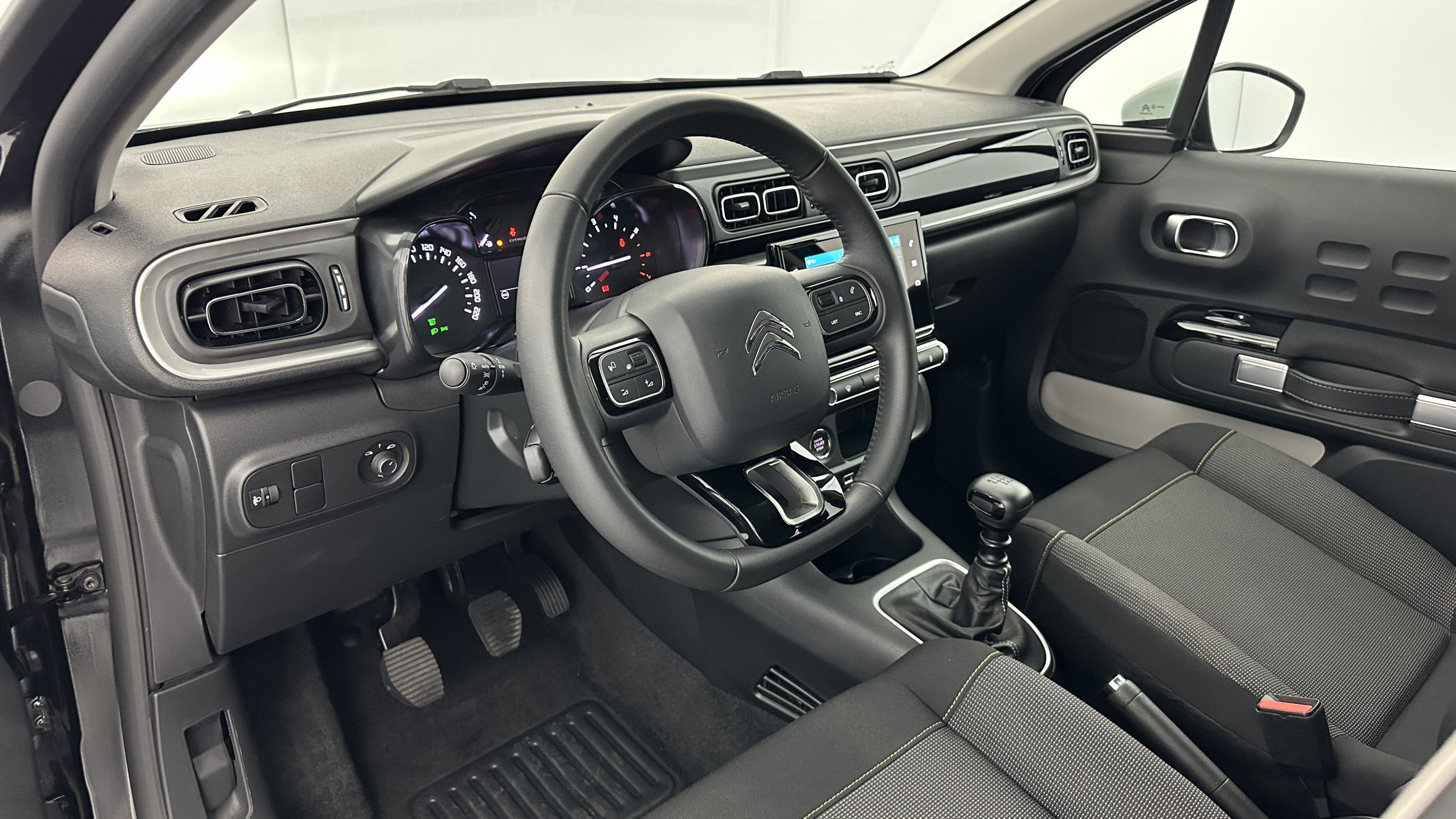Vente en ligne Citroën C3 C3 III 1.2 PureTech 110ch Shine au prix de 17 200 €