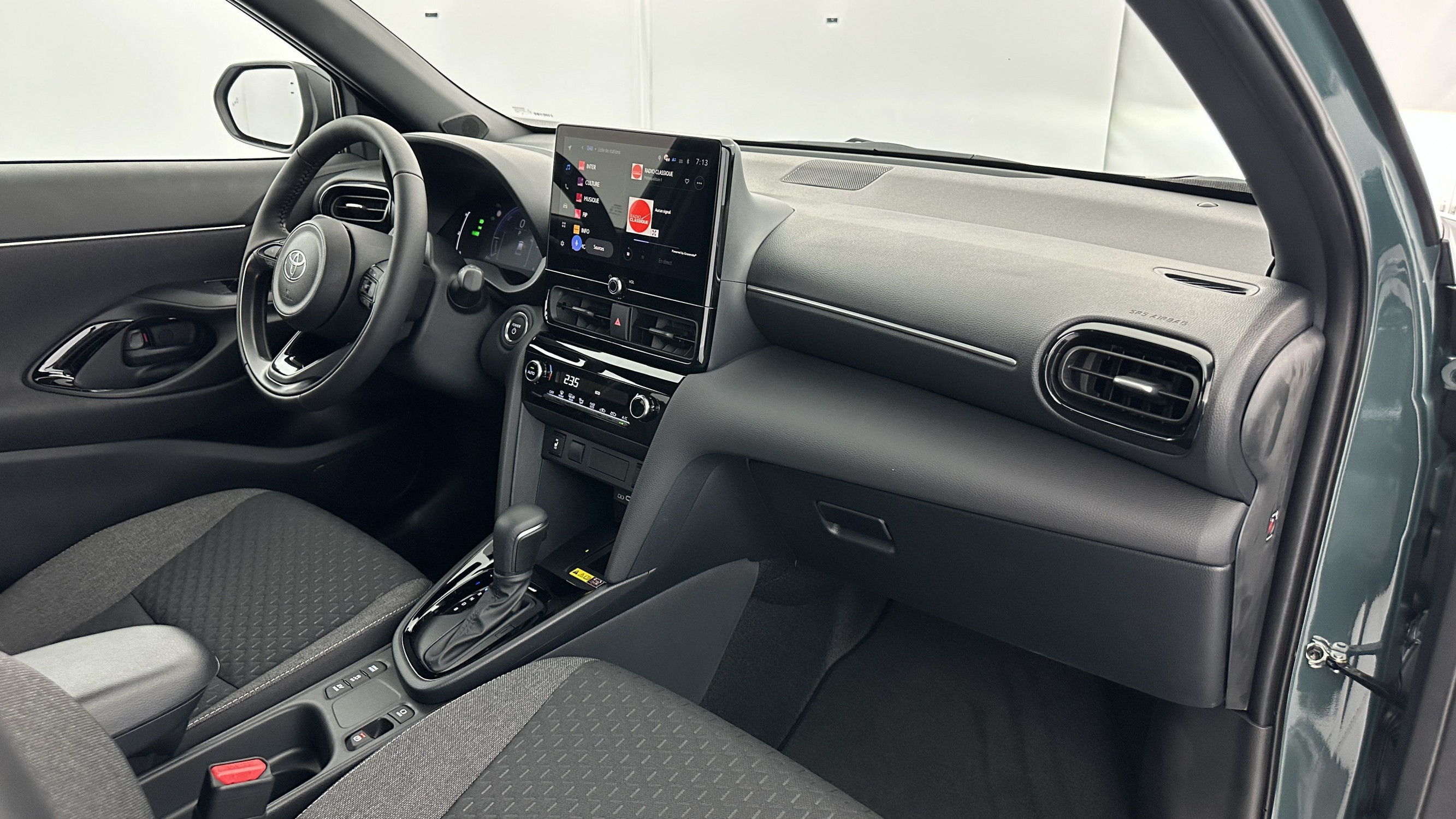 Vente en ligne Toyota Yaris Cross YARIS CROSS 1.5 Hybride 130h Design e-CVT au prix de 28 900 €