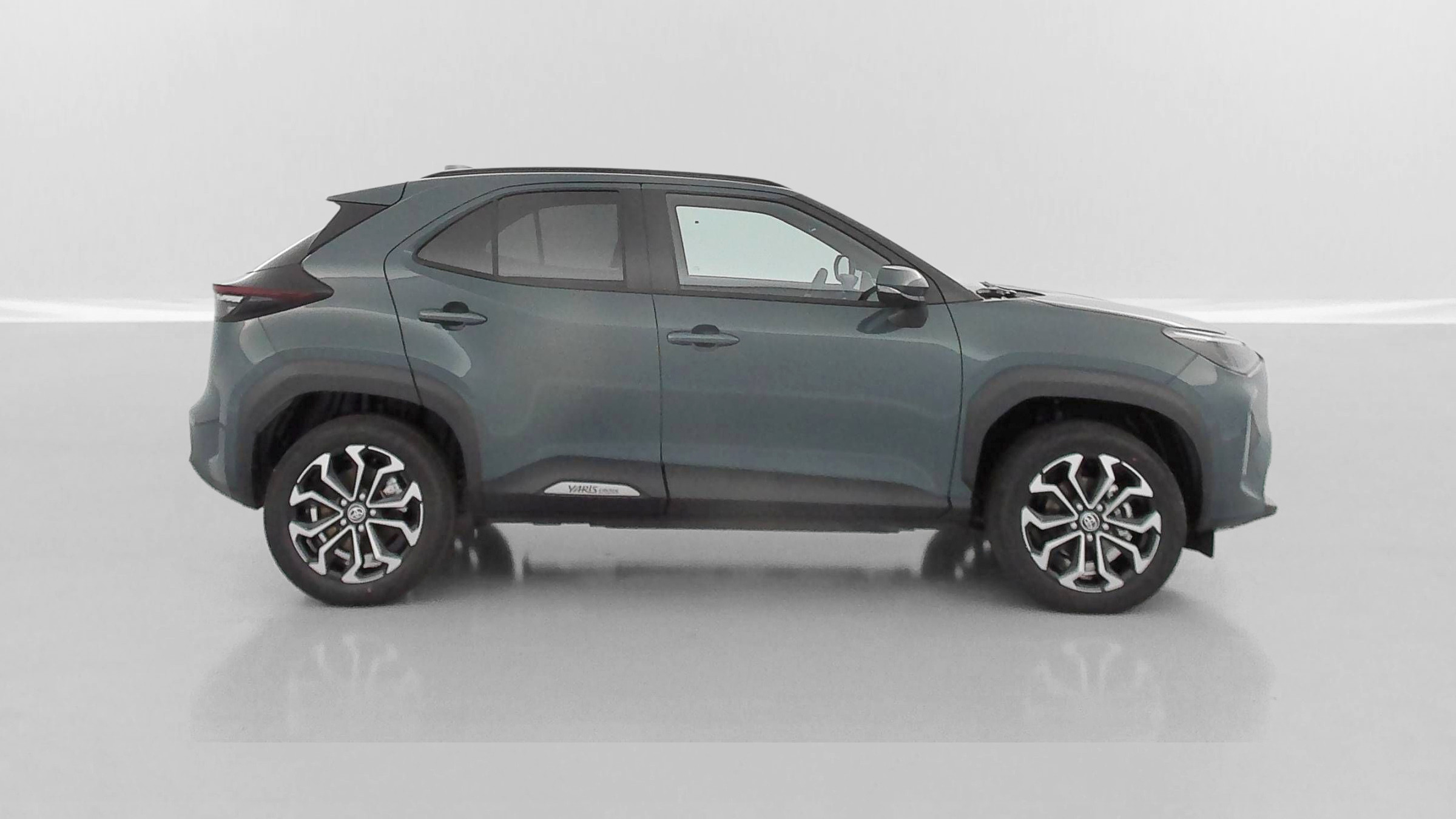 Vente en ligne Toyota Yaris Cross YARIS CROSS 1.5 Hybride 130h Design e-CVT au prix de 28 900 €