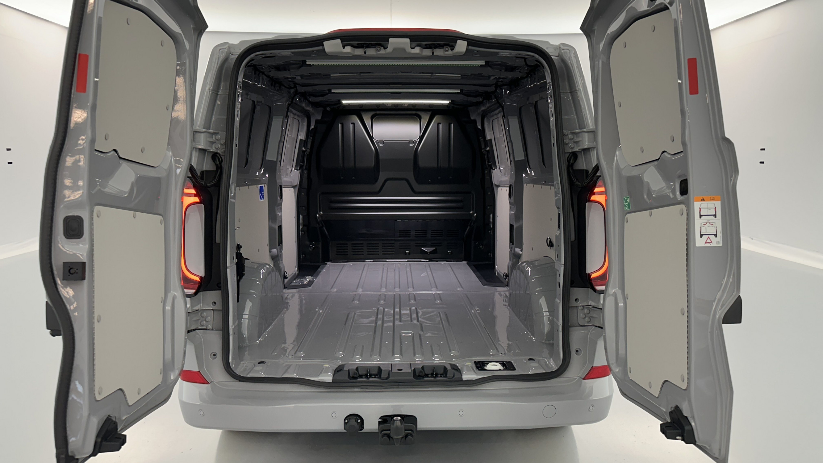 Vente en ligne Volkswagen Transporter TRANSPORTER T7 L2H1 2.0 TDI 150ch Business BVA8 au prix de 45 440 €
