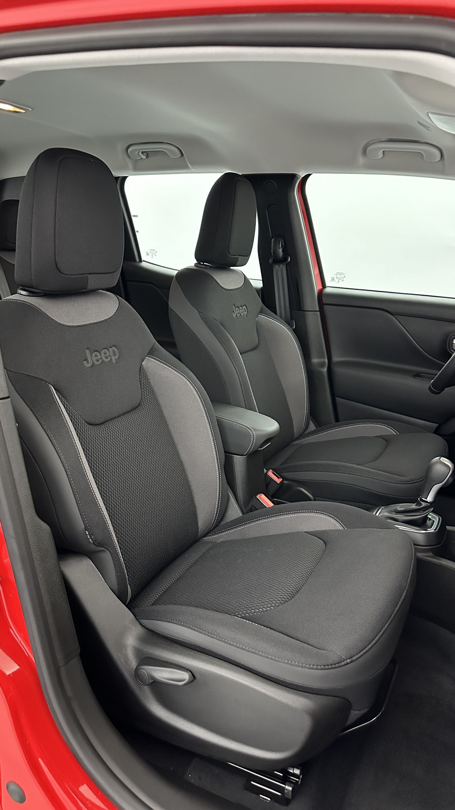 Vente en ligne Jeep Renegade RENEGADE 1.5 Turbo T4 130ch Limited e-Hybrid BVR7 au prix de 25 900 €