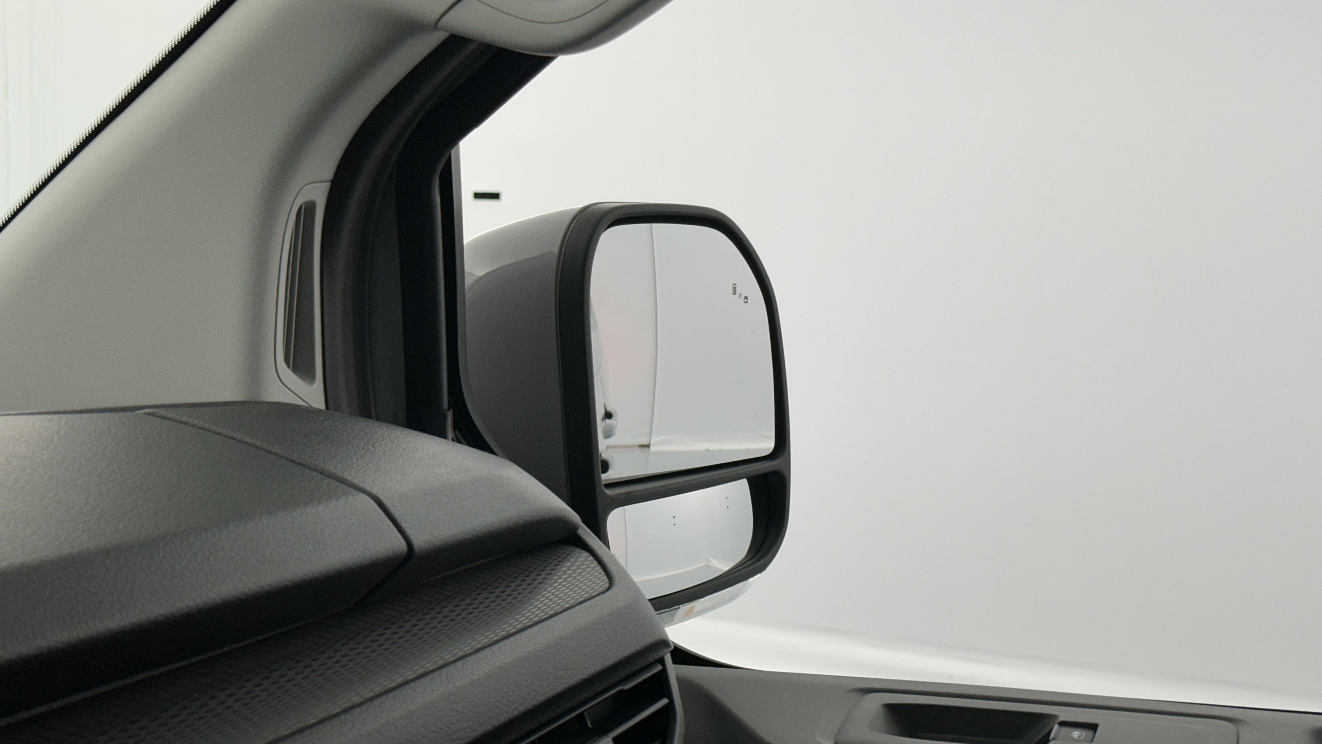 Vente en ligne Volkswagen Transporter TRANSPORTER T7 L2H1 2.0 TDI 150ch Business BVA8 au prix de 45 440 €