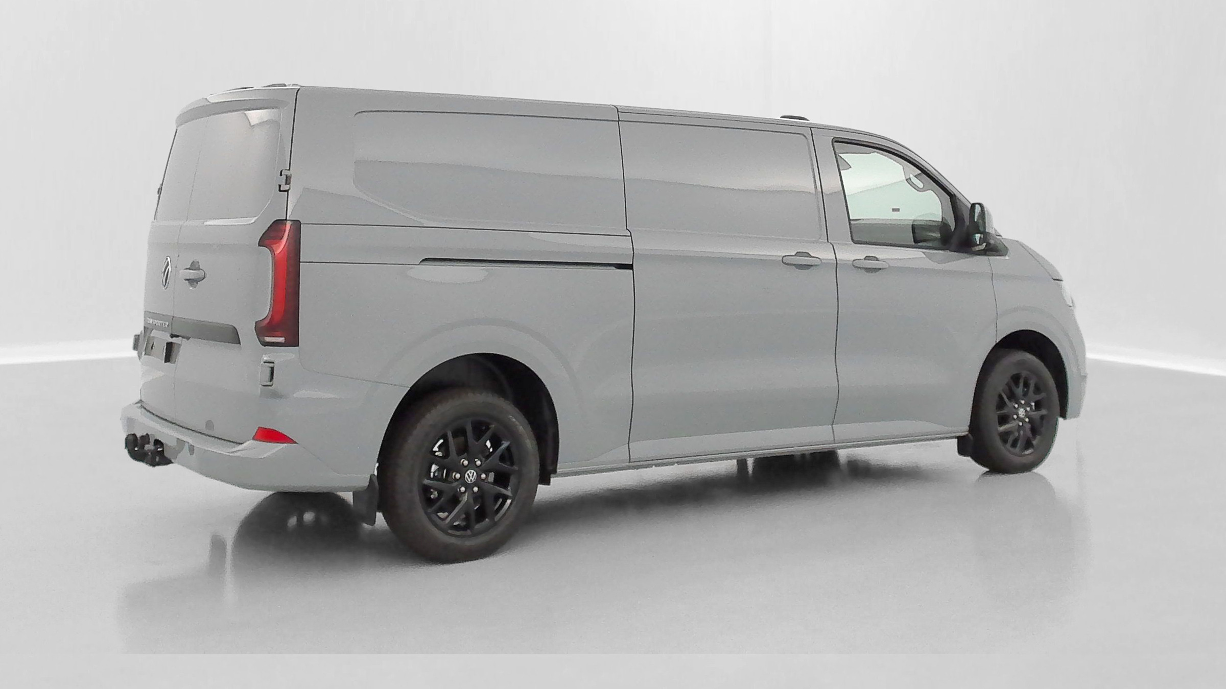 Vente en ligne Volkswagen Transporter TRANSPORTER T7 L2H1 2.0 TDI 150ch Business BVA8 au prix de 45 440 €