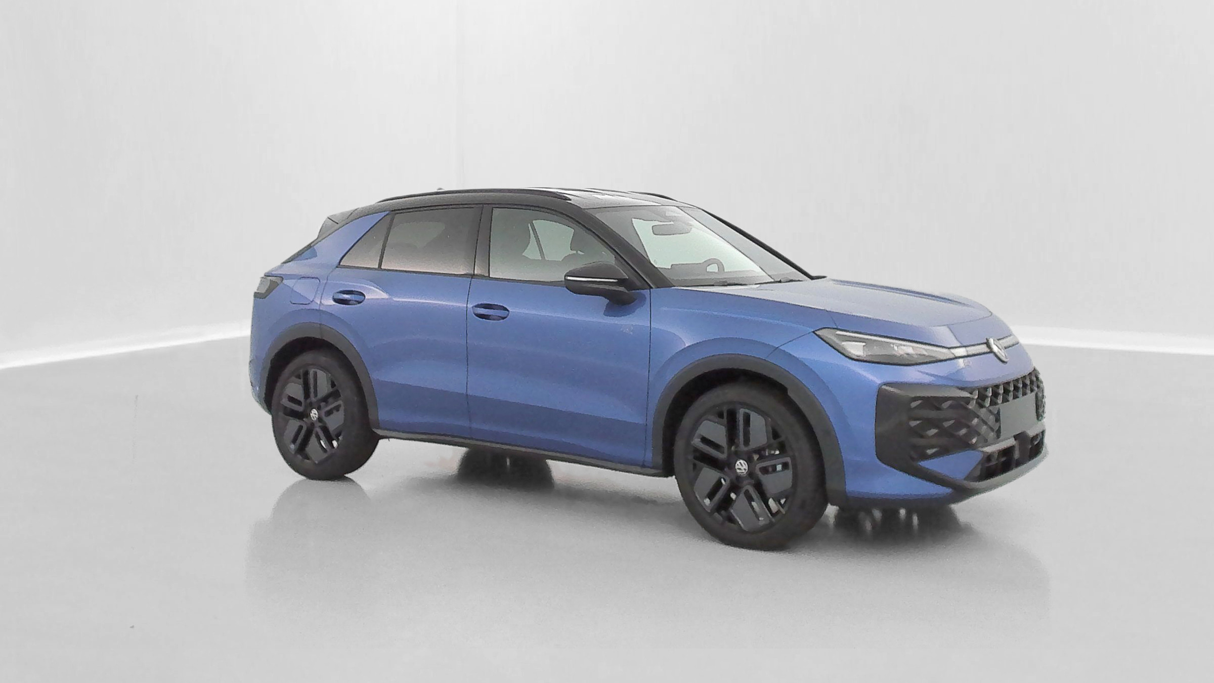 Vente en ligne Volkswagen T-Roc T-ROC 1.5 eTSI EVO2 Hybrid 150ch R-Line DSG7 au prix de 38 110 €