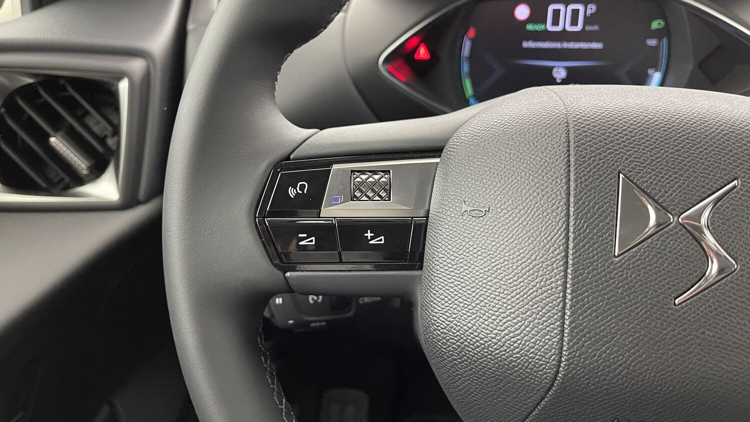 Vente en ligne Ds Ds3 Crossback DS3 CROSSBACK E-Tense Rivoli 136ch au prix de 31 600 €